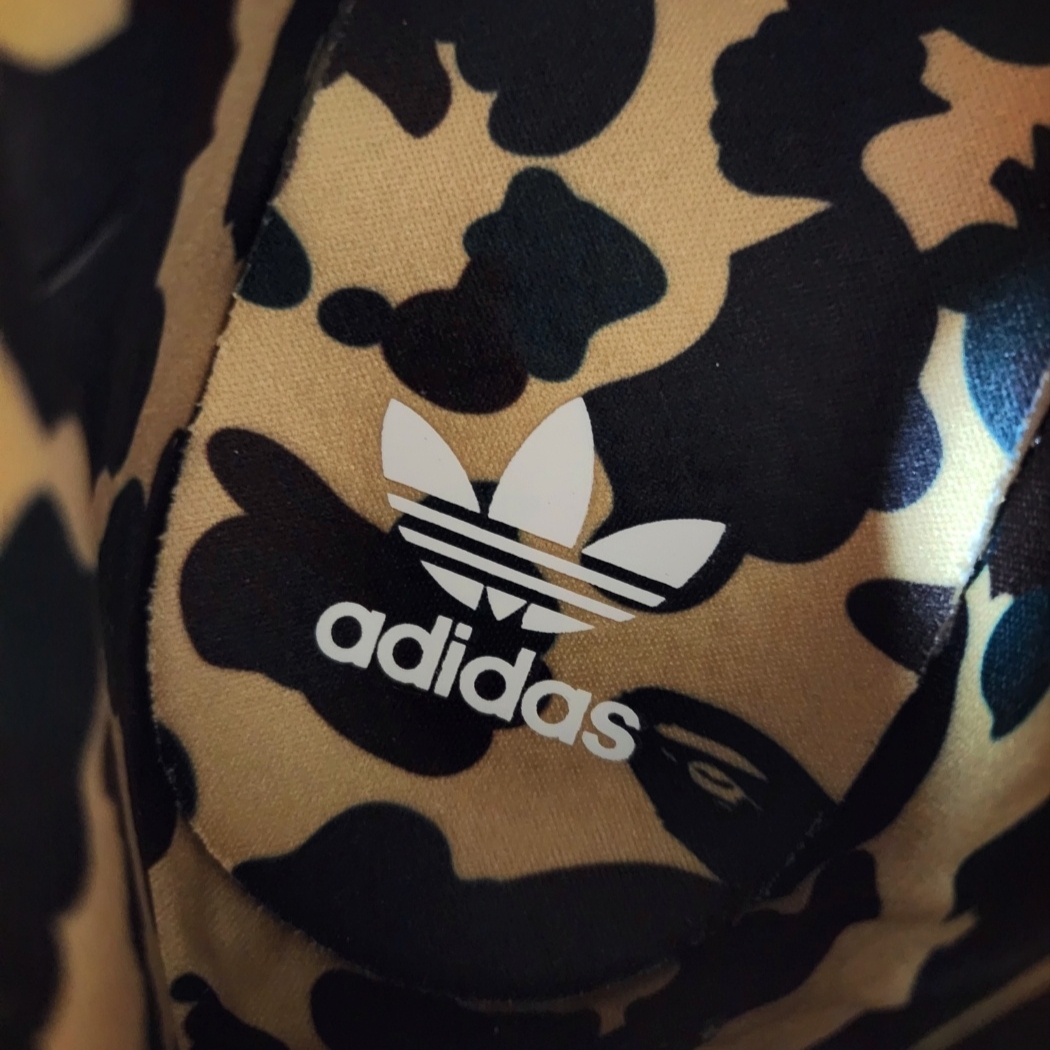 Adidas X BAPE Lawsuit Sand Cloud White 착용 스타일 - 4