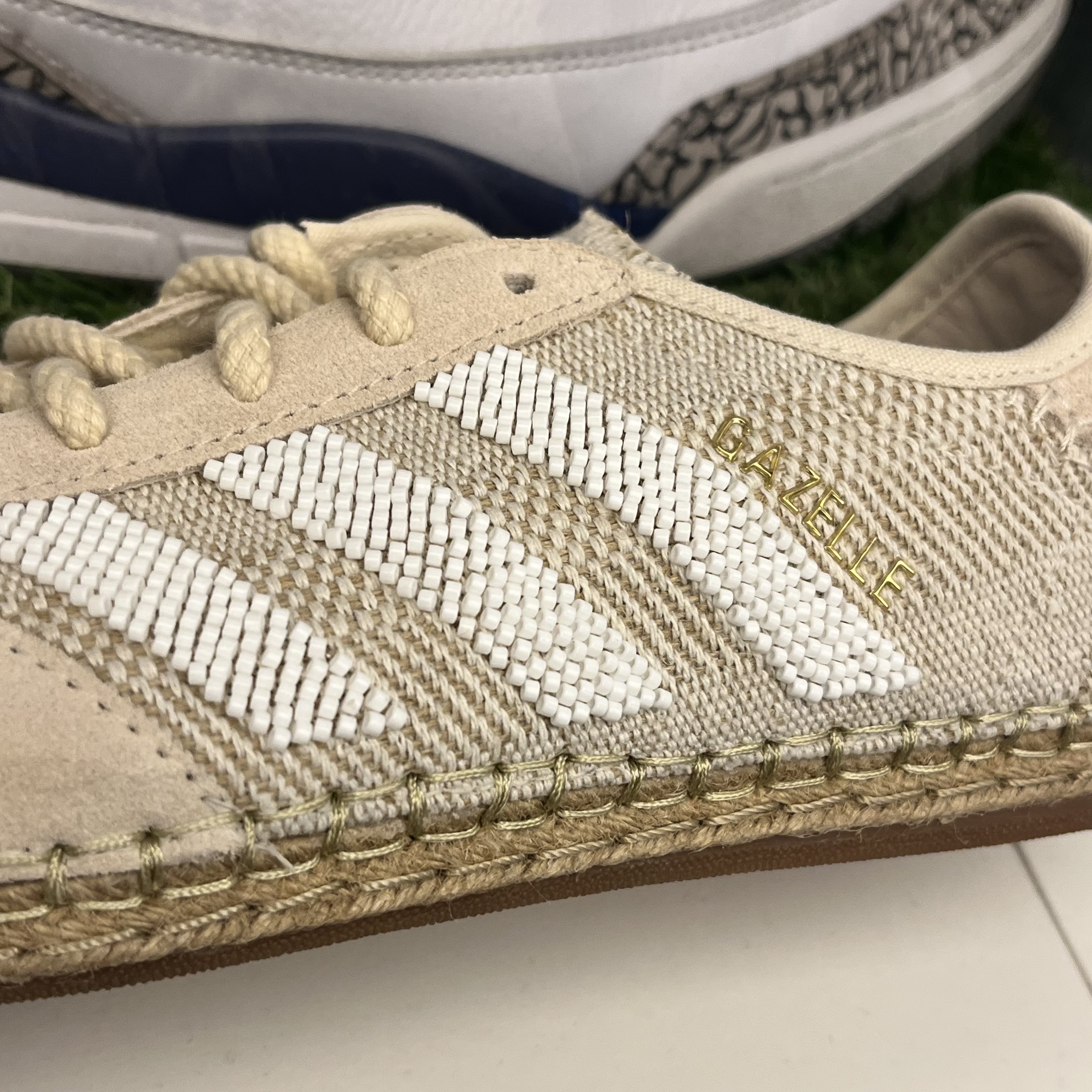 Adidas x Clot Gazelle Halo Ivory Cloud White 착용 스타일 - 1