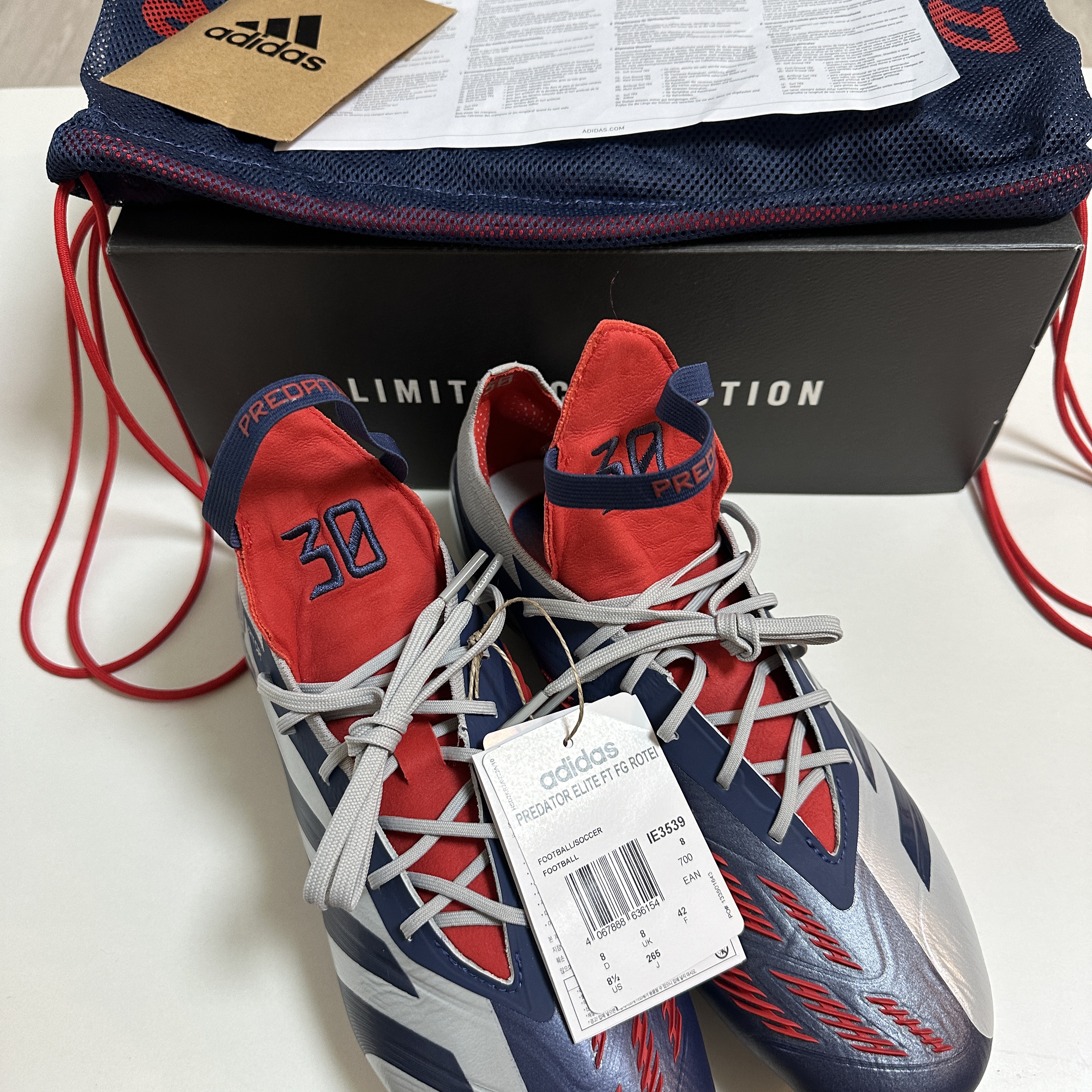 Adidas Predator 24+ FG Tech Indigo Vivid Red 착용 스타일