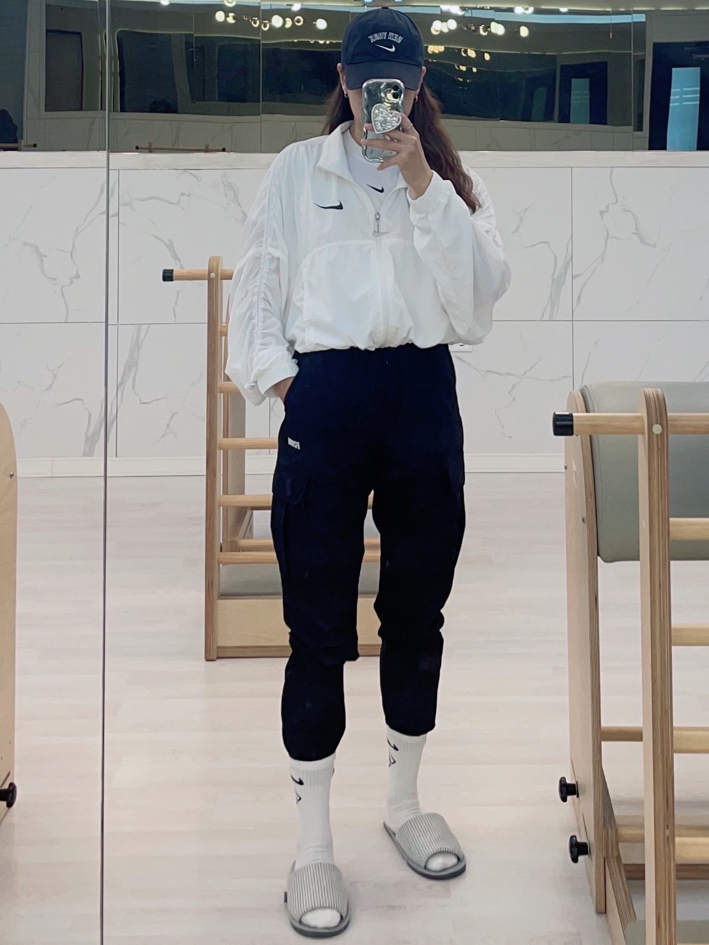 (W) Nike NSW Essential Slim Fit Crop T-Shirt White - Asia, (W) Nike NSW Swoosh Woven Jacket Black - US/EU 착용 스타일 - 2