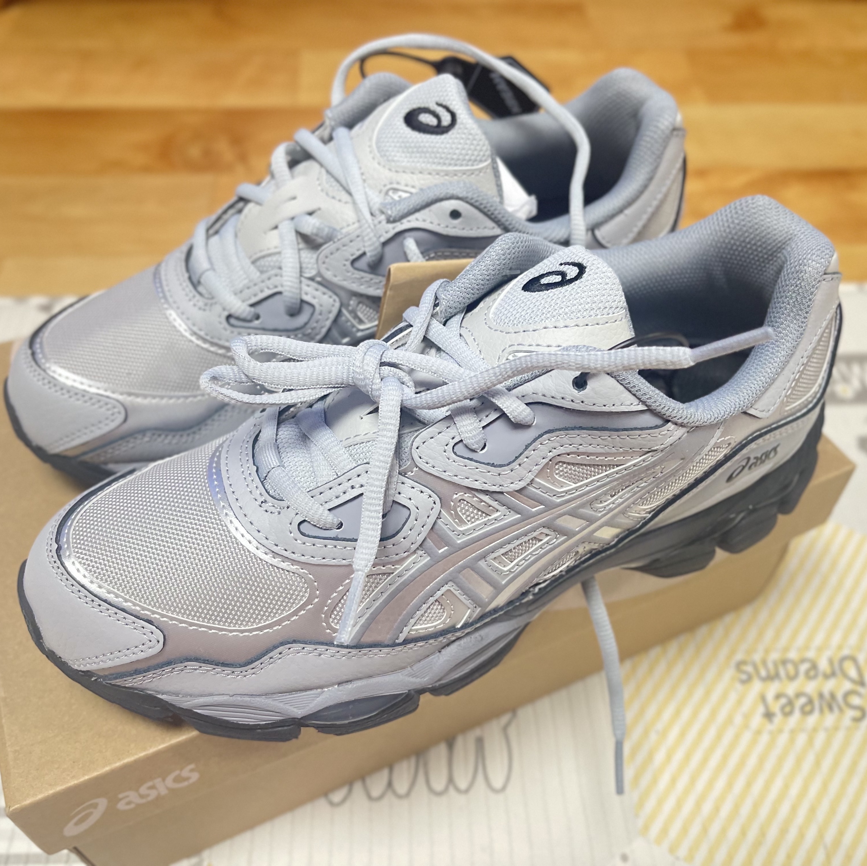 Asics Gel-NYC Mid Grey Sheet Rock 착용 스타일