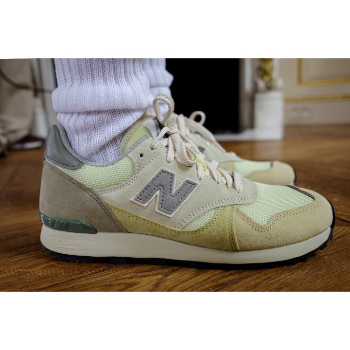 New Balance x Auralee 550 Pisatachio Ecru, New Balance x Auralee 1906R Bone White 착용 스타일 - 3