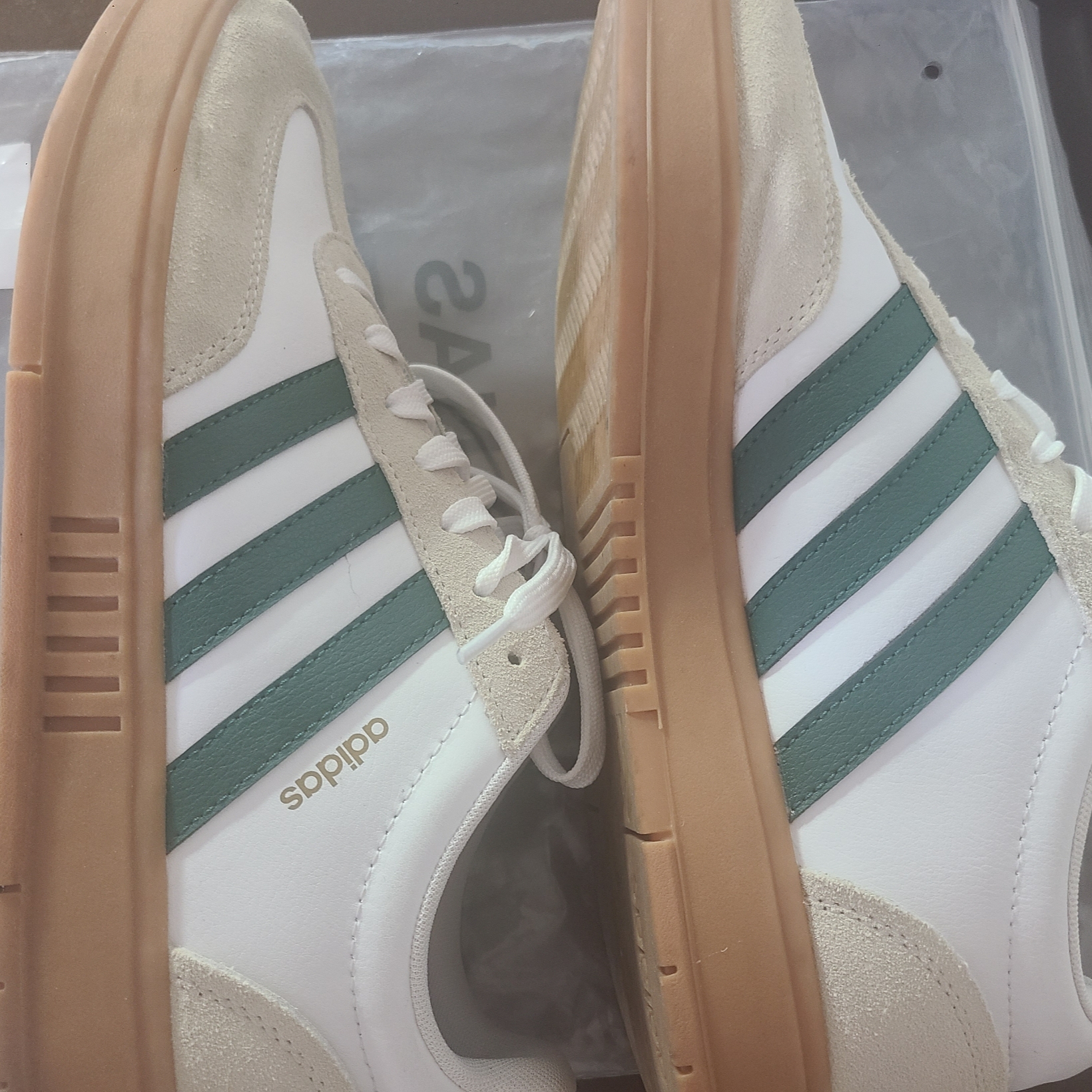 Adidas Gradas Collegiate Green 착용 스타일