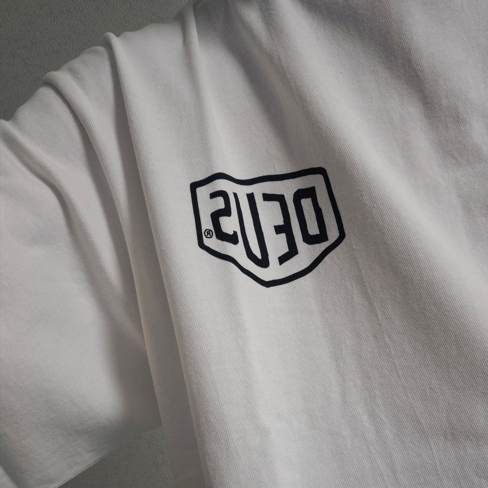 Deus Ex Machina Seoul College T-Shirt White 착용 스타일 - 2