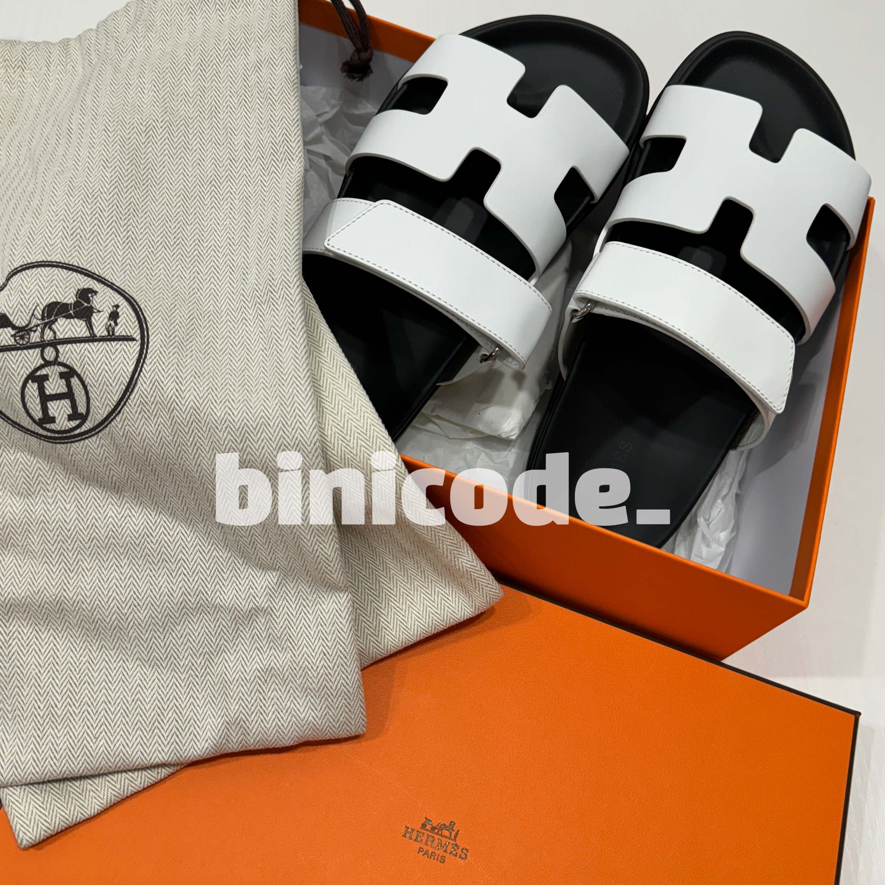 (W) Hermes Chypre Sandal Calfskin & Blanc 착용 스타일