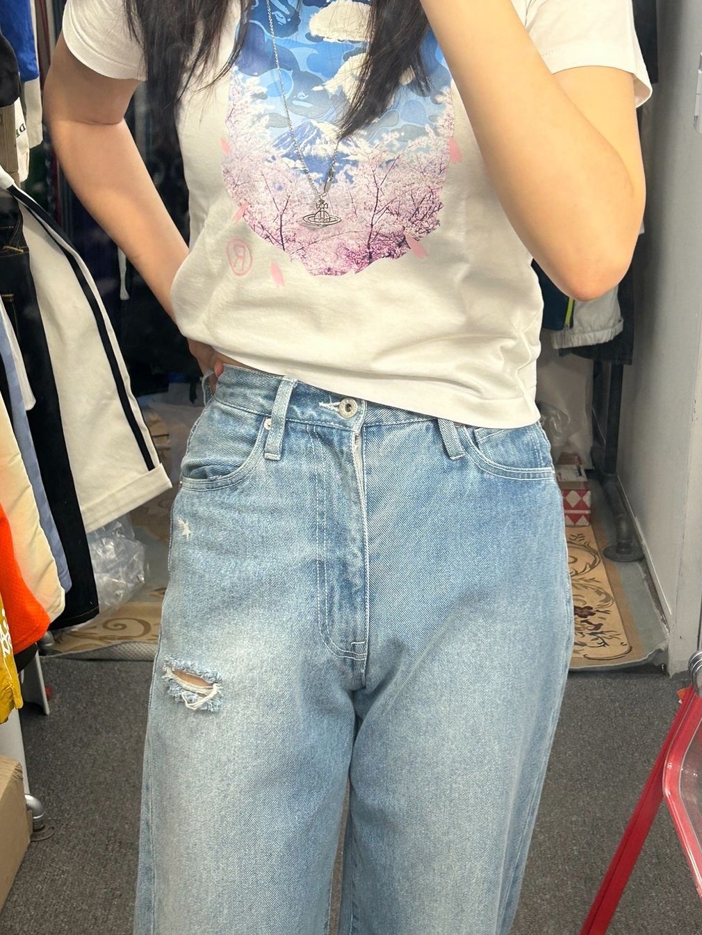 BAPE Sakura Photo Ape Head T-Shirt Black, Vivienne Westwood Thin Flat Orb Pendant Silver 착용 스타일 - 2