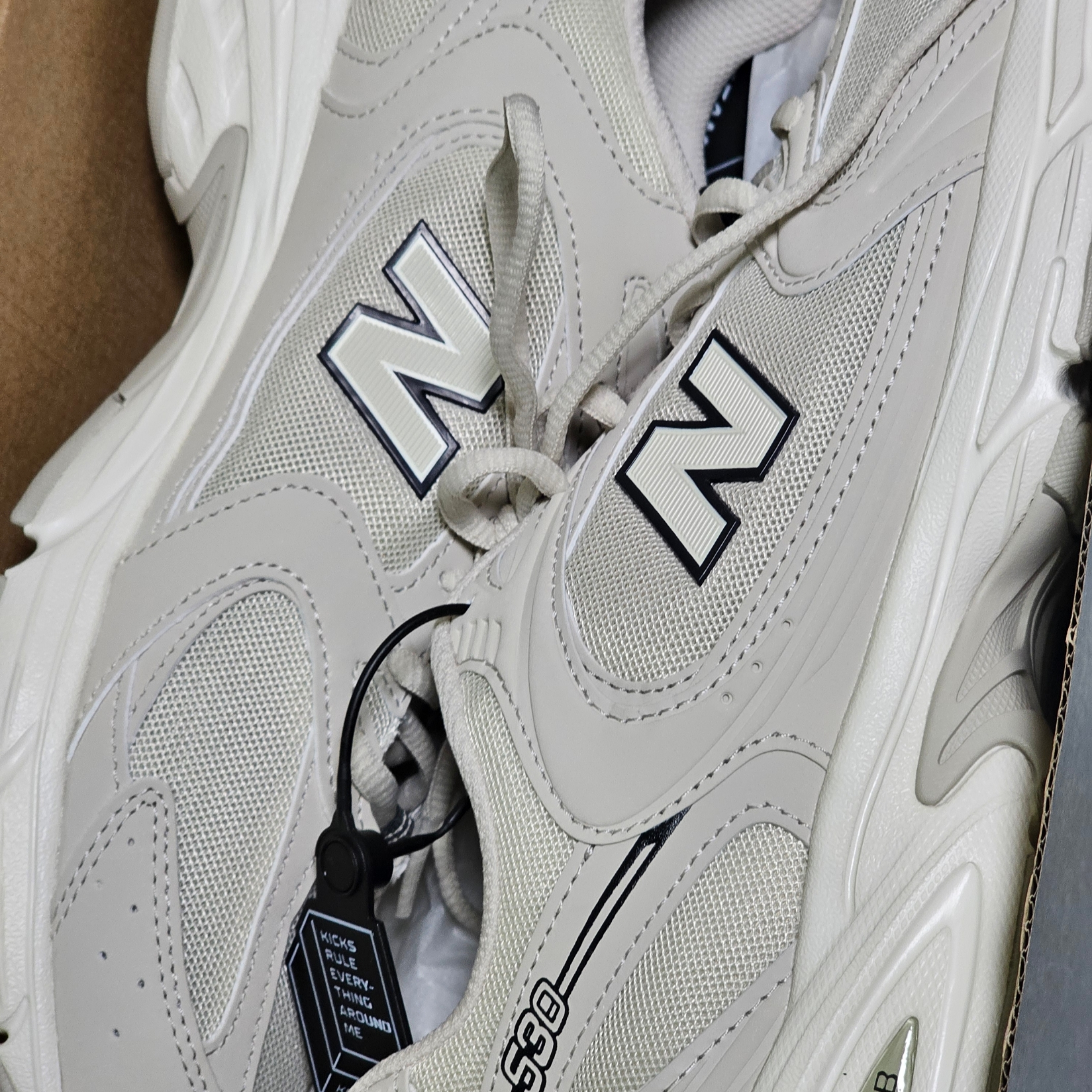 New Balance 530 Ivory 착용 스타일