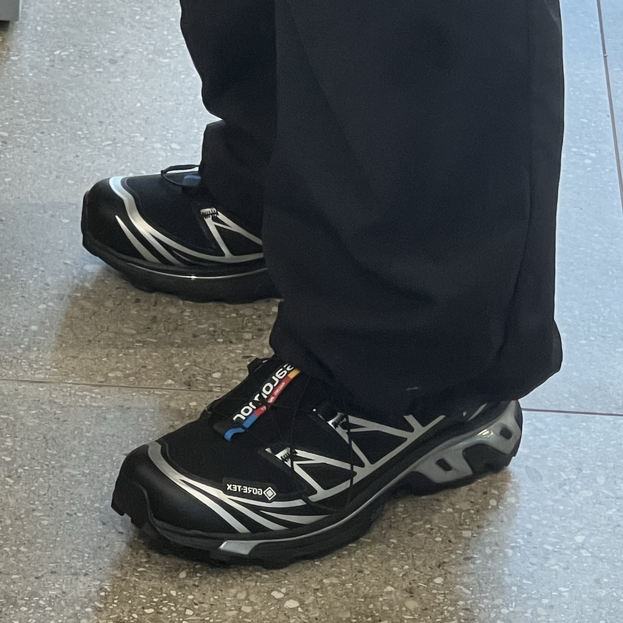 Salomon XT-6 GTX Black Silver 착용 스타일