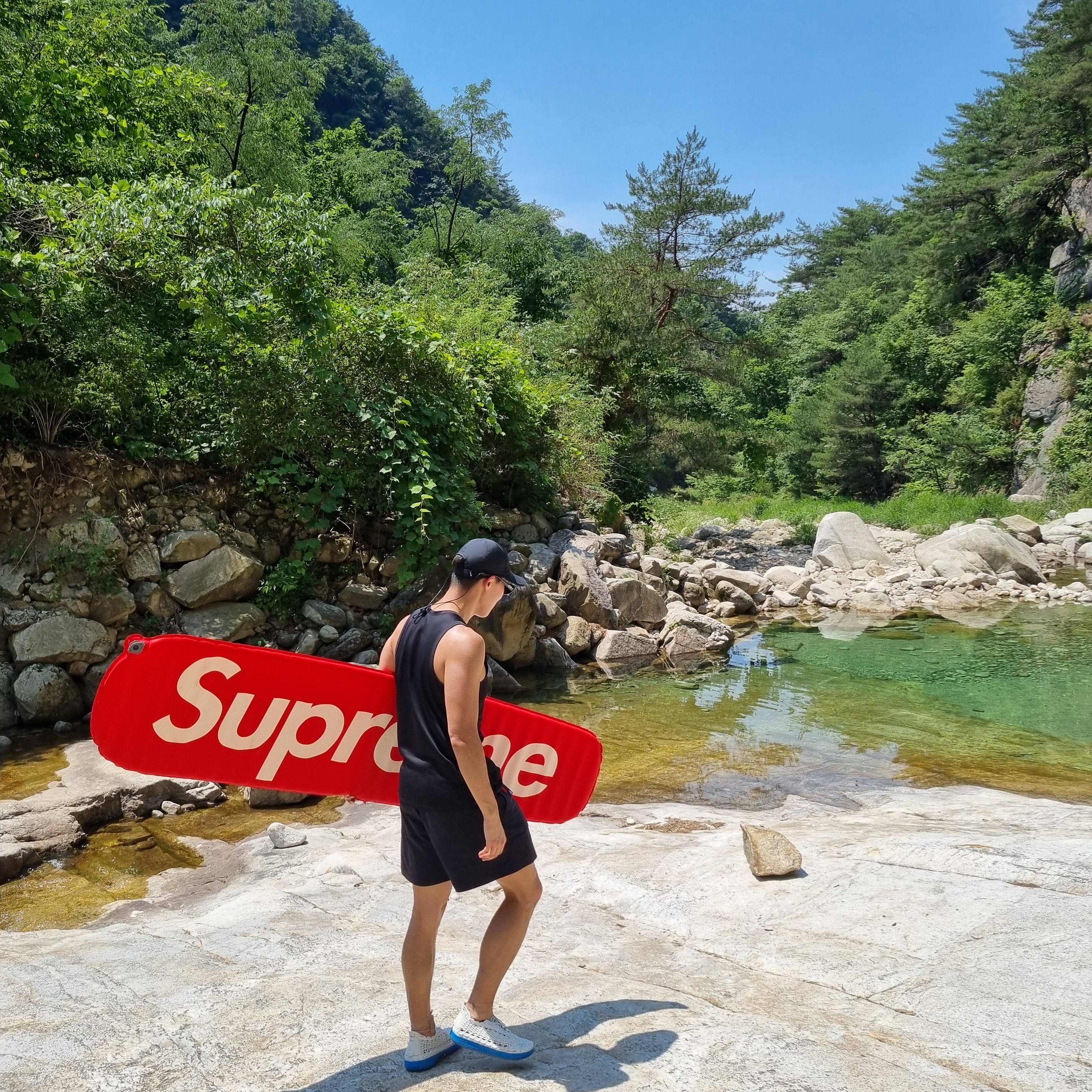 Supreme x Sea to Summit Self Inflating Sleeping Mat Red - 21SS 착용 스타일 - 2