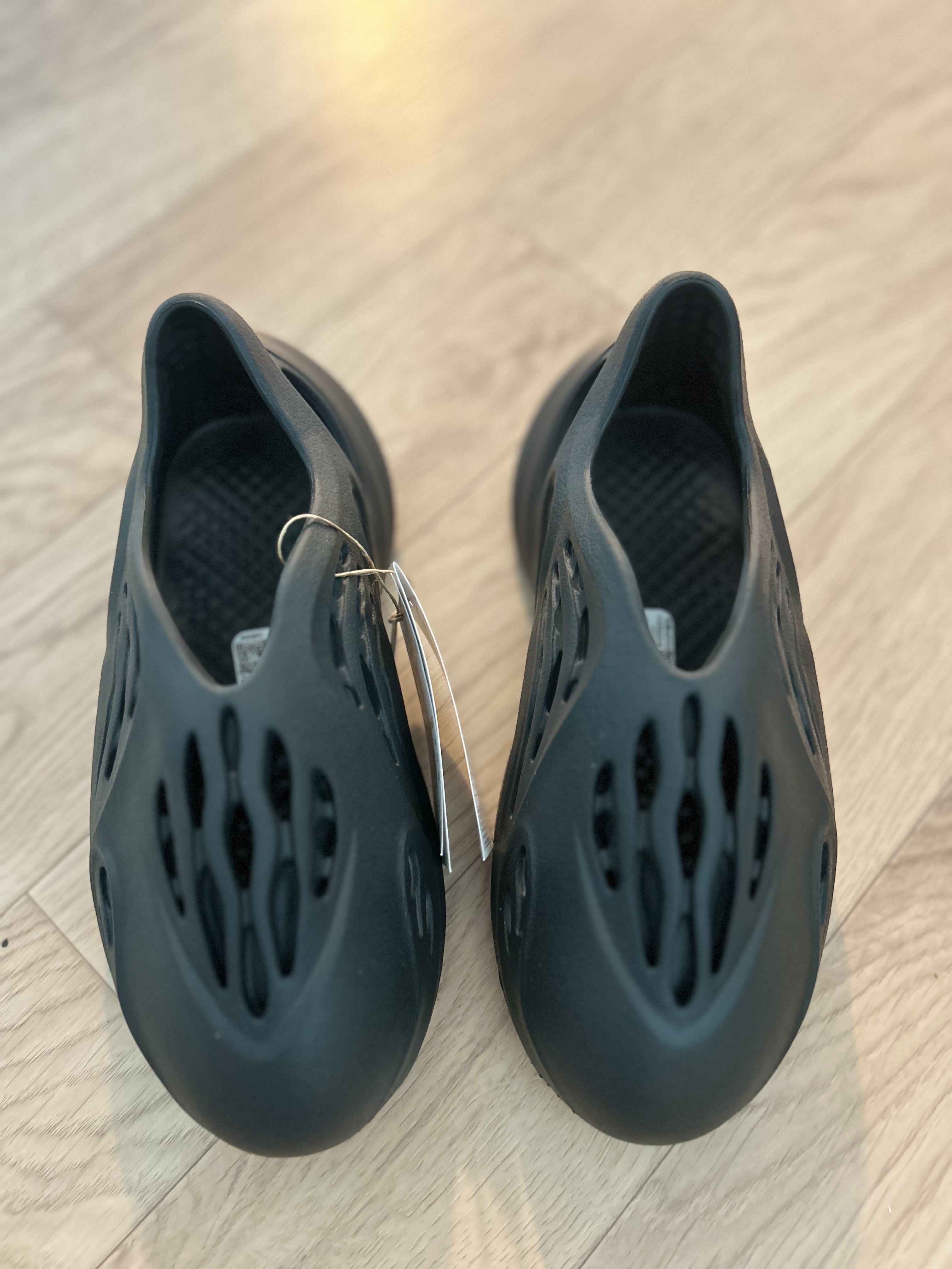 (Kids) Adidas Yeezy Foam RNNR Onyx 착용 스타일