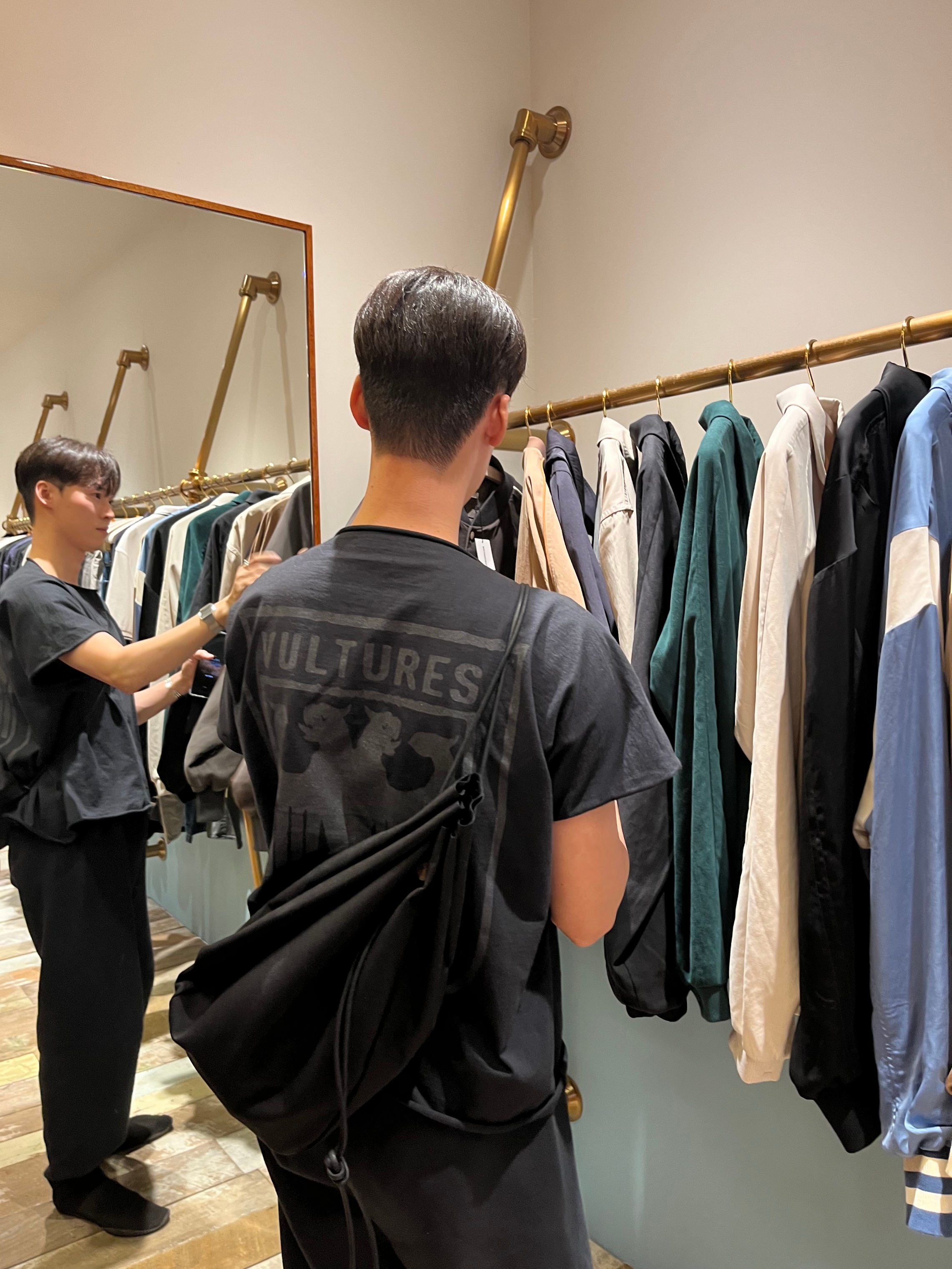 Yeezy Vultures Box T-Shirt Black, Yeezy Vultures Pants Black 착용 스타일