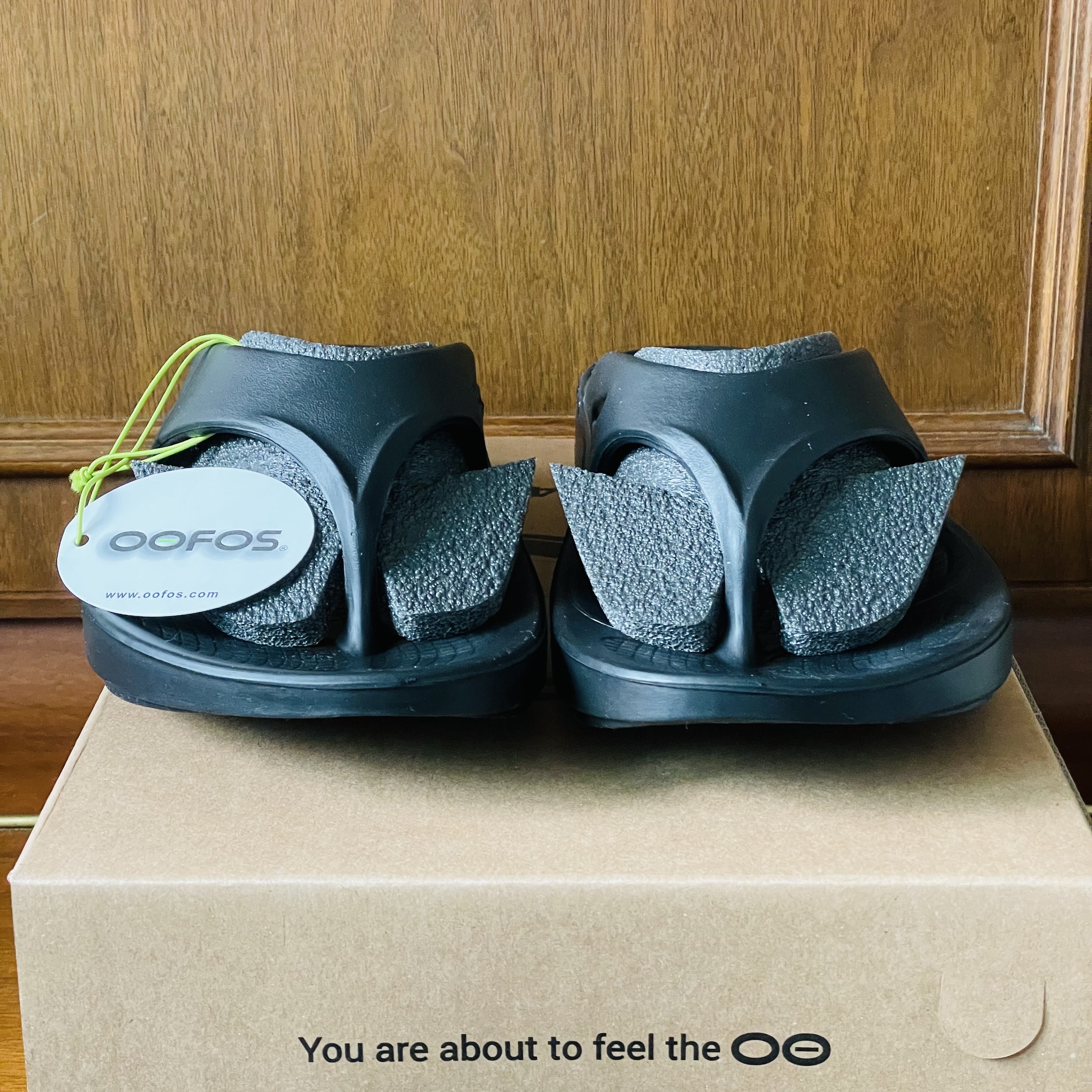 Oofos OOriginal Black 착용 스타일 - 3
