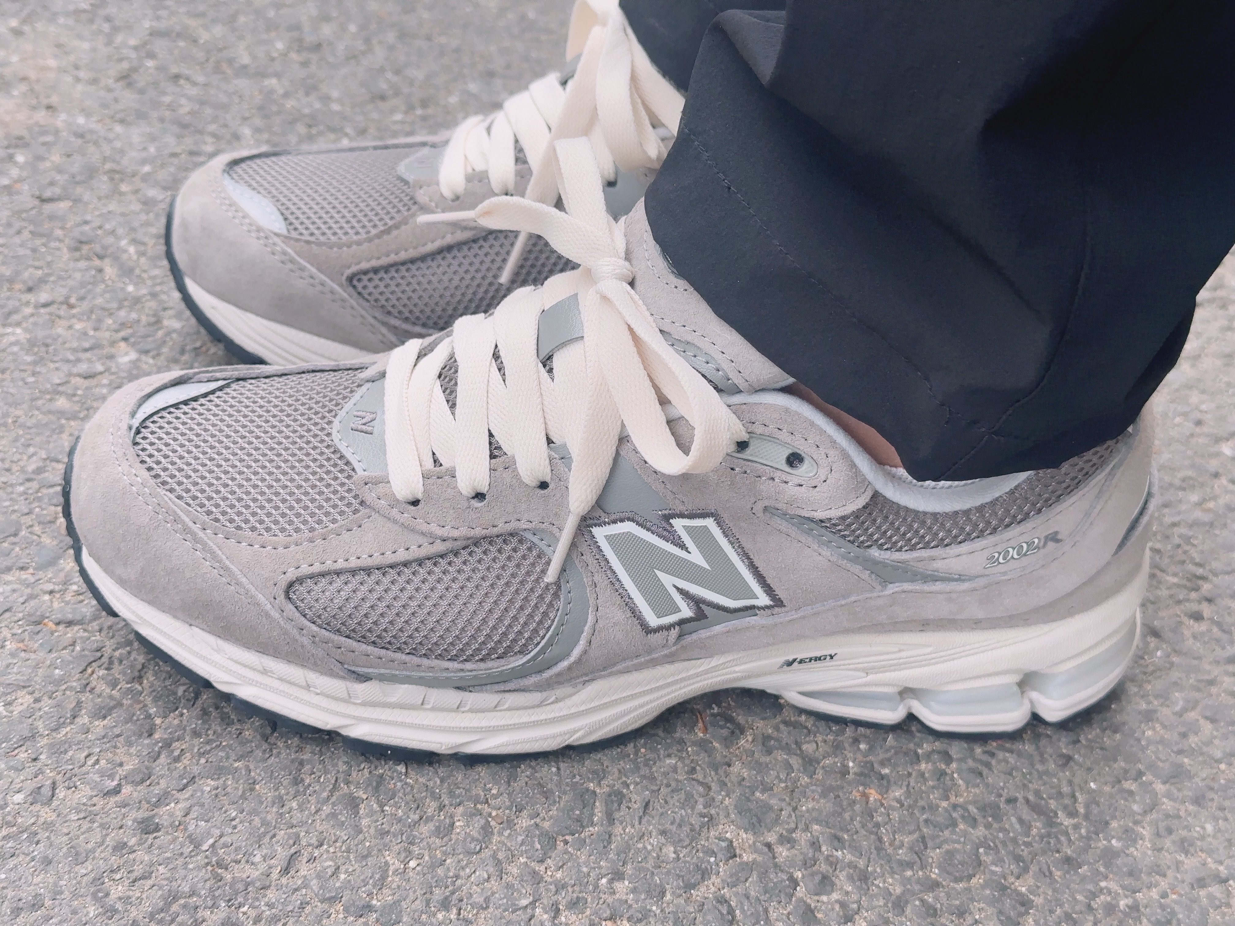 New Balance 2002R Grey 착용 스타일 - 2