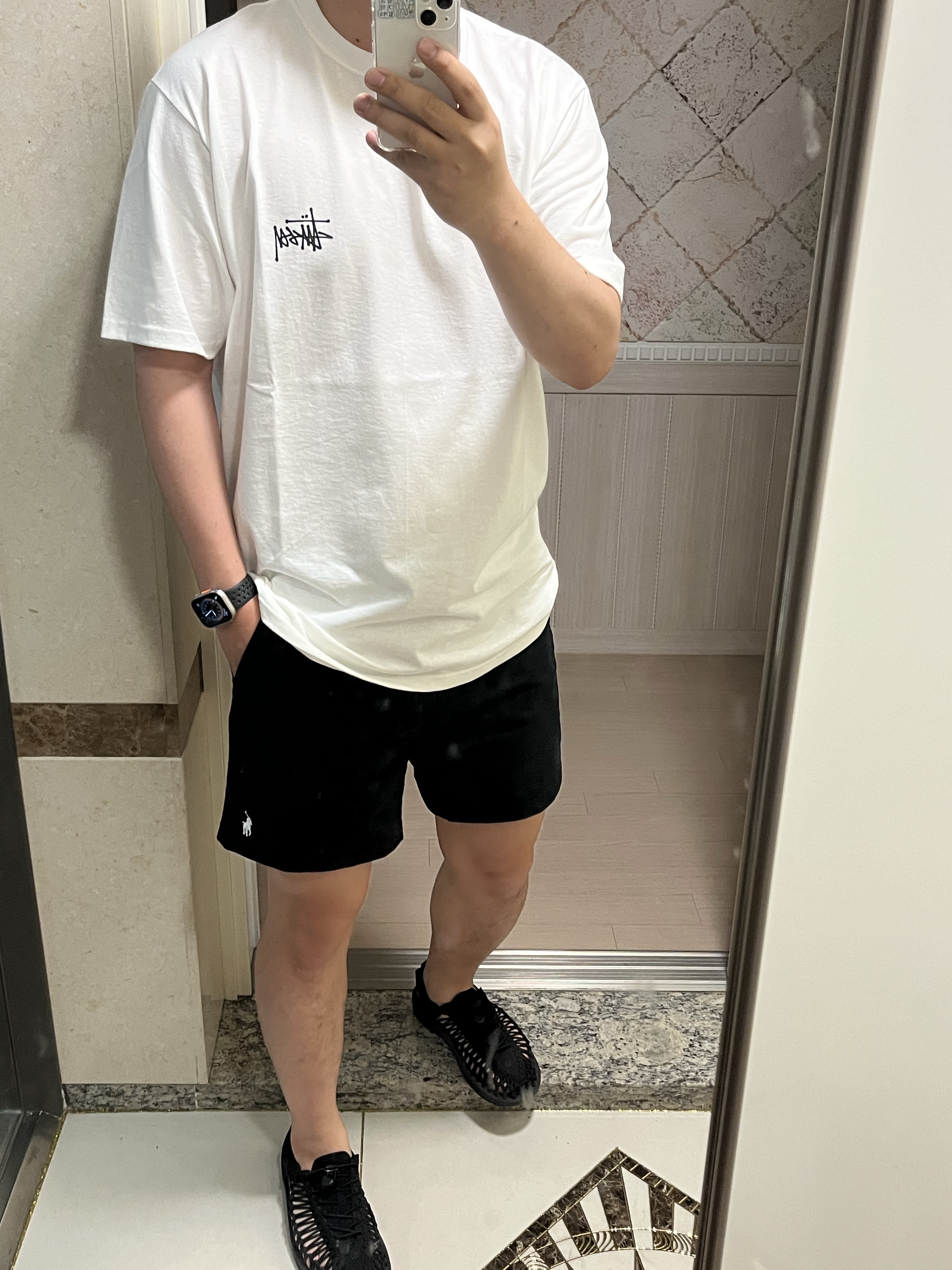 Stussy Basic Stussy T-Shirt White 2024, 2025 착용 스타일