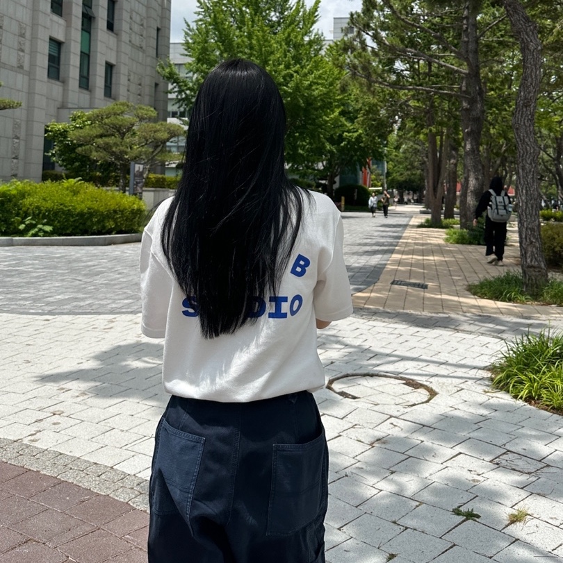 IAB Studio 10th Anniversary T-Shirt White 착용 스타일 - 2