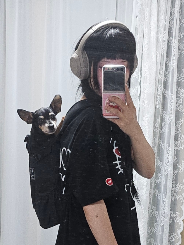 Open Yy x Hello Kitty T-Shirt Black 착용 스타일 - 2