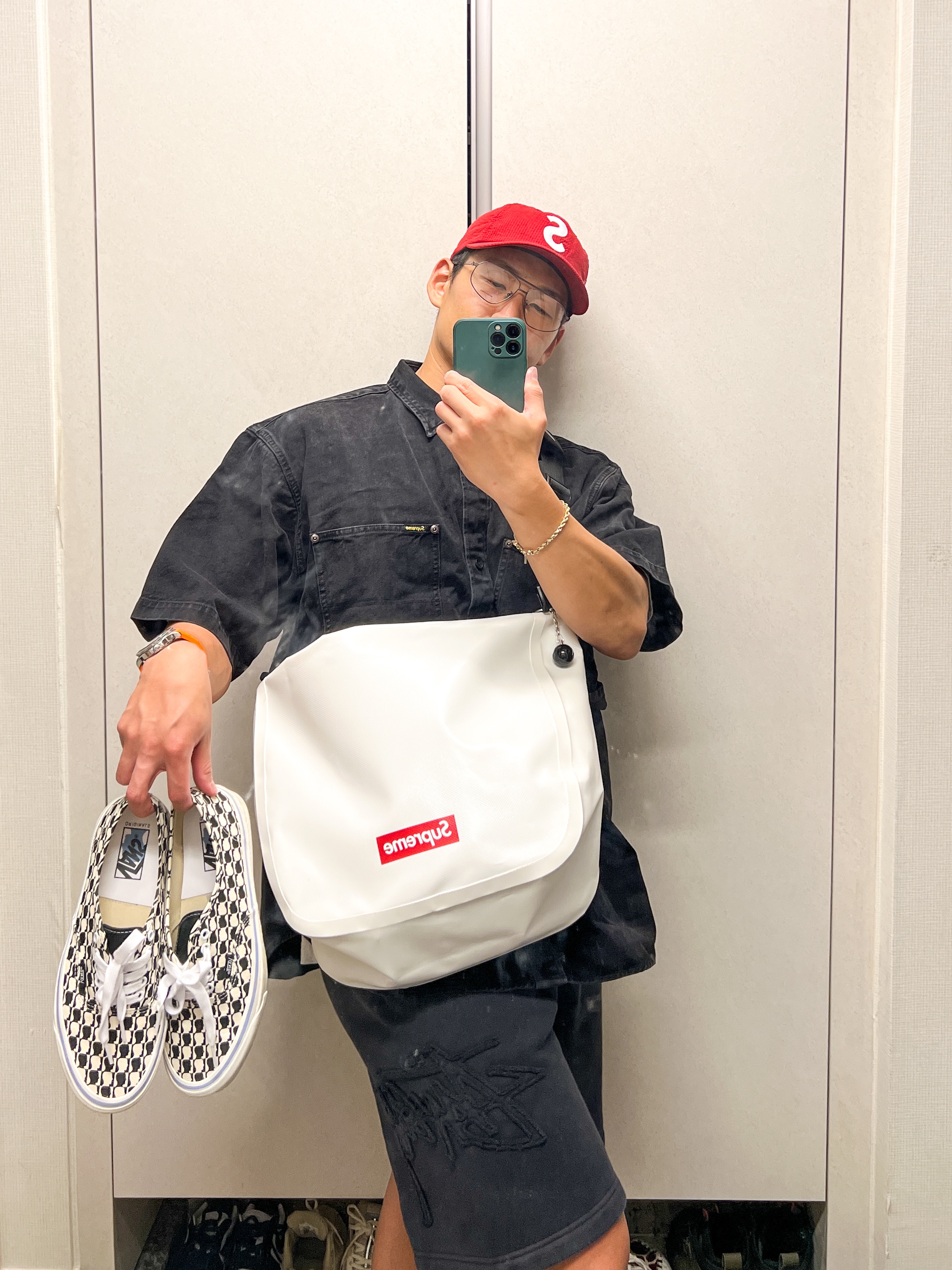 Supreme Seersucker S Logo 6-Panel Red - 24SS, Supreme Loose Fit S/S Denim Painter Shirt Black - 24SS 착용 스타일