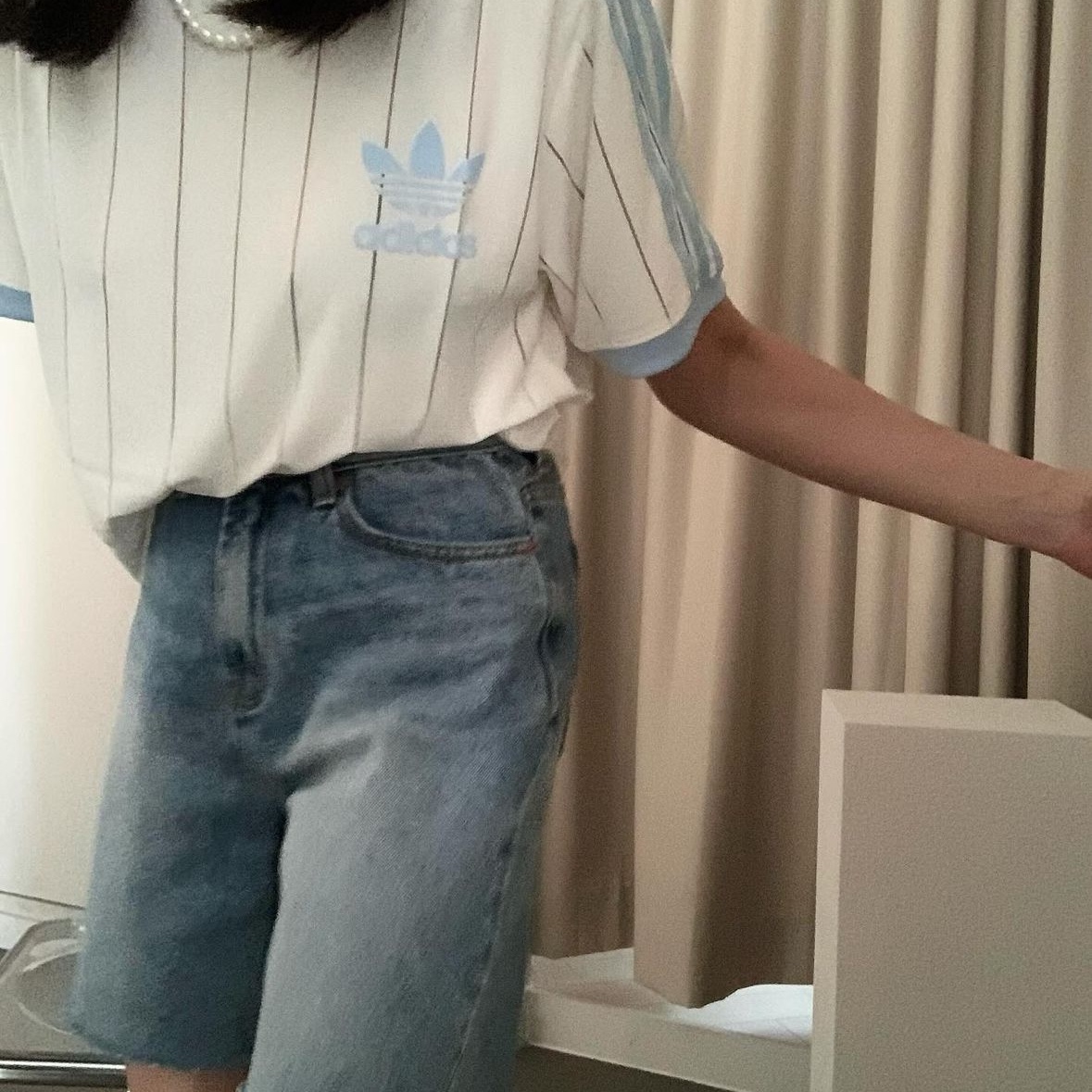 (W) Adidas 3-Stripes T-Shirt Off White - KR Sizing 착용 스타일