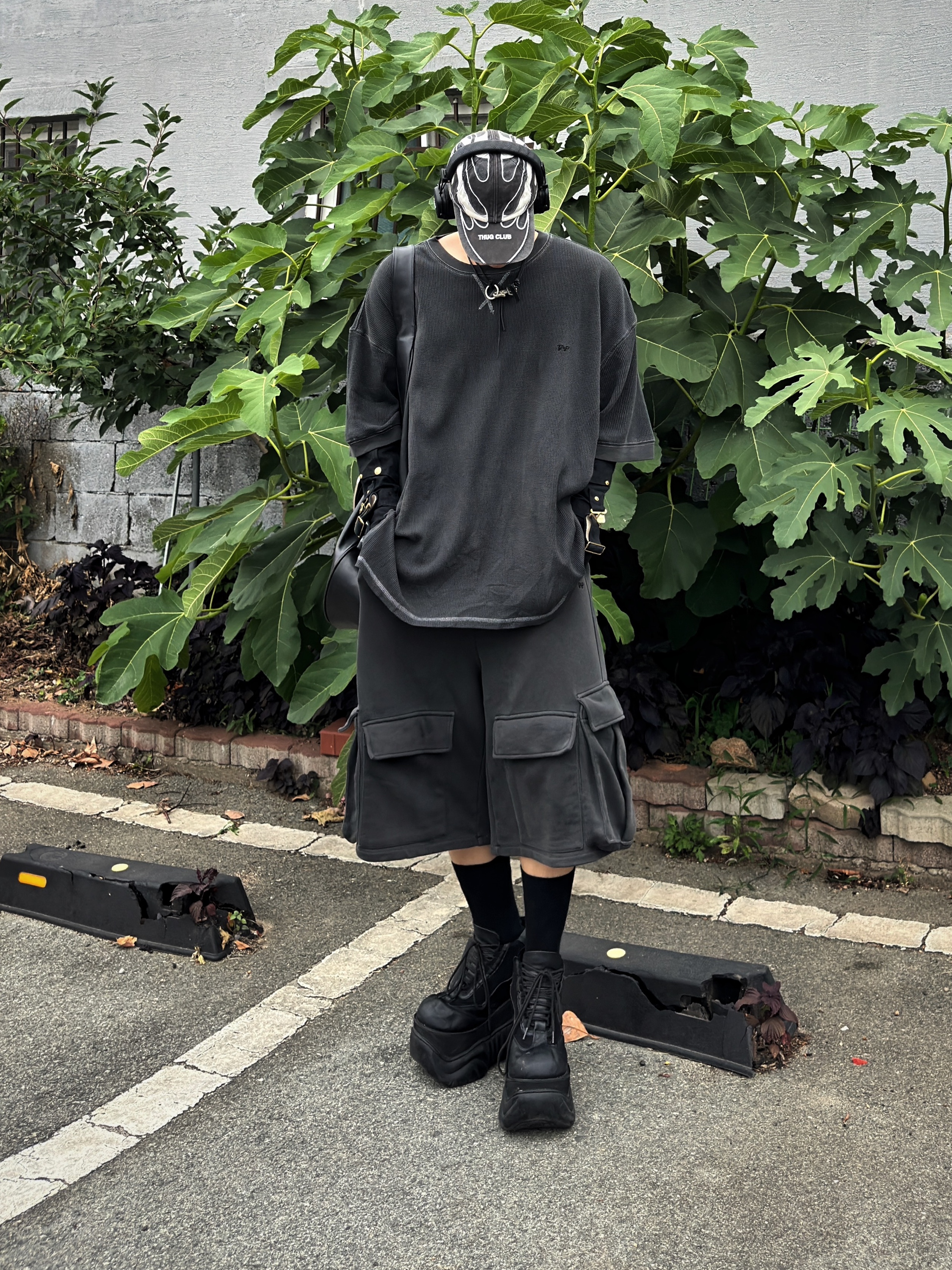 Project G/R Mega Buckle Hobo Bag Black, Our Legacy Ladon Leather Keychain Black 착용 스타일 - 10