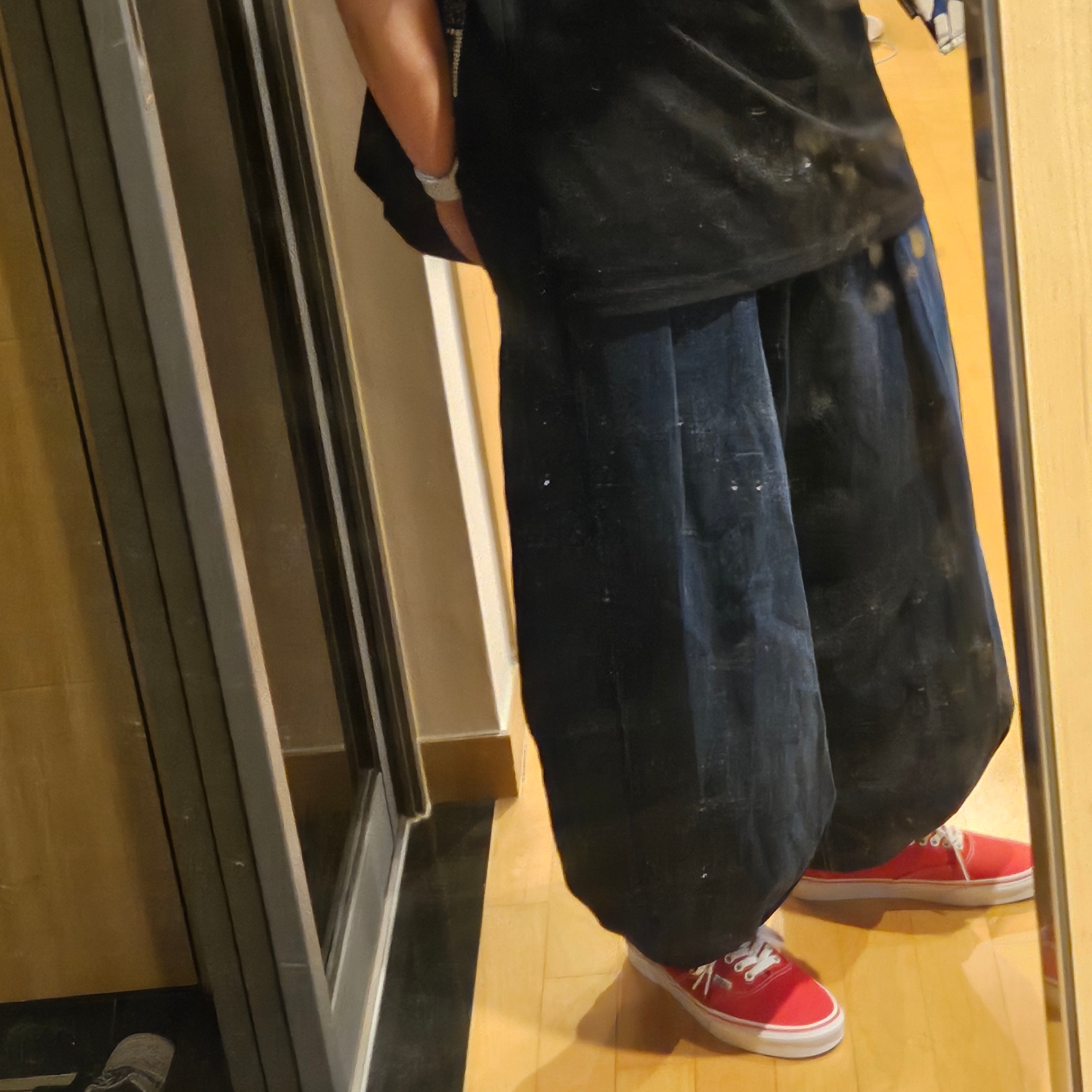 Vans Authentic Red 착용 스타일