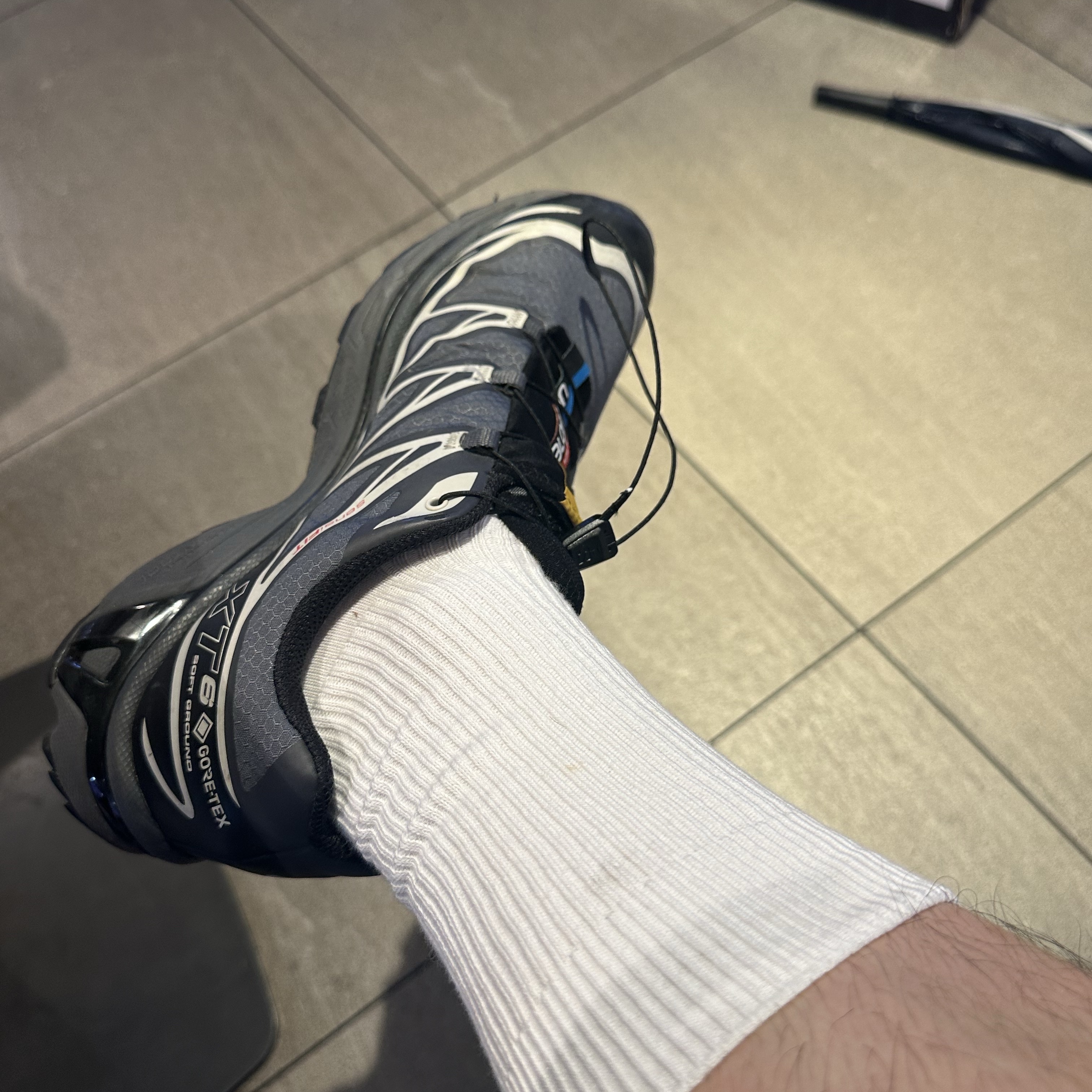 Salomon XT-6 Gore-Tex Black Ebony 착용 스타일