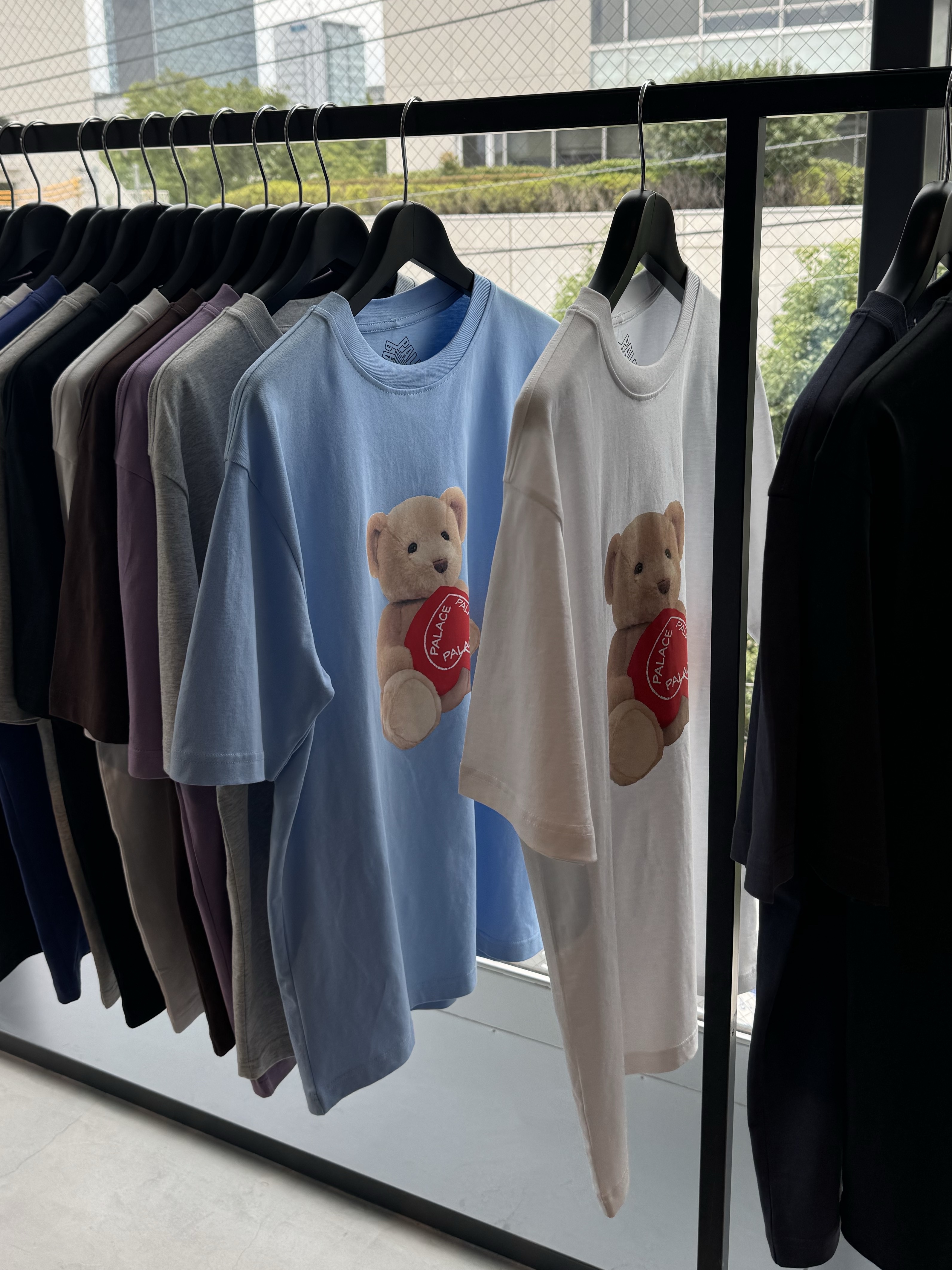 Palace Teddy T-Shirt Fresh Air - 24SS, Palace Teddy T-Shirt White - 24SS 착용 스타일