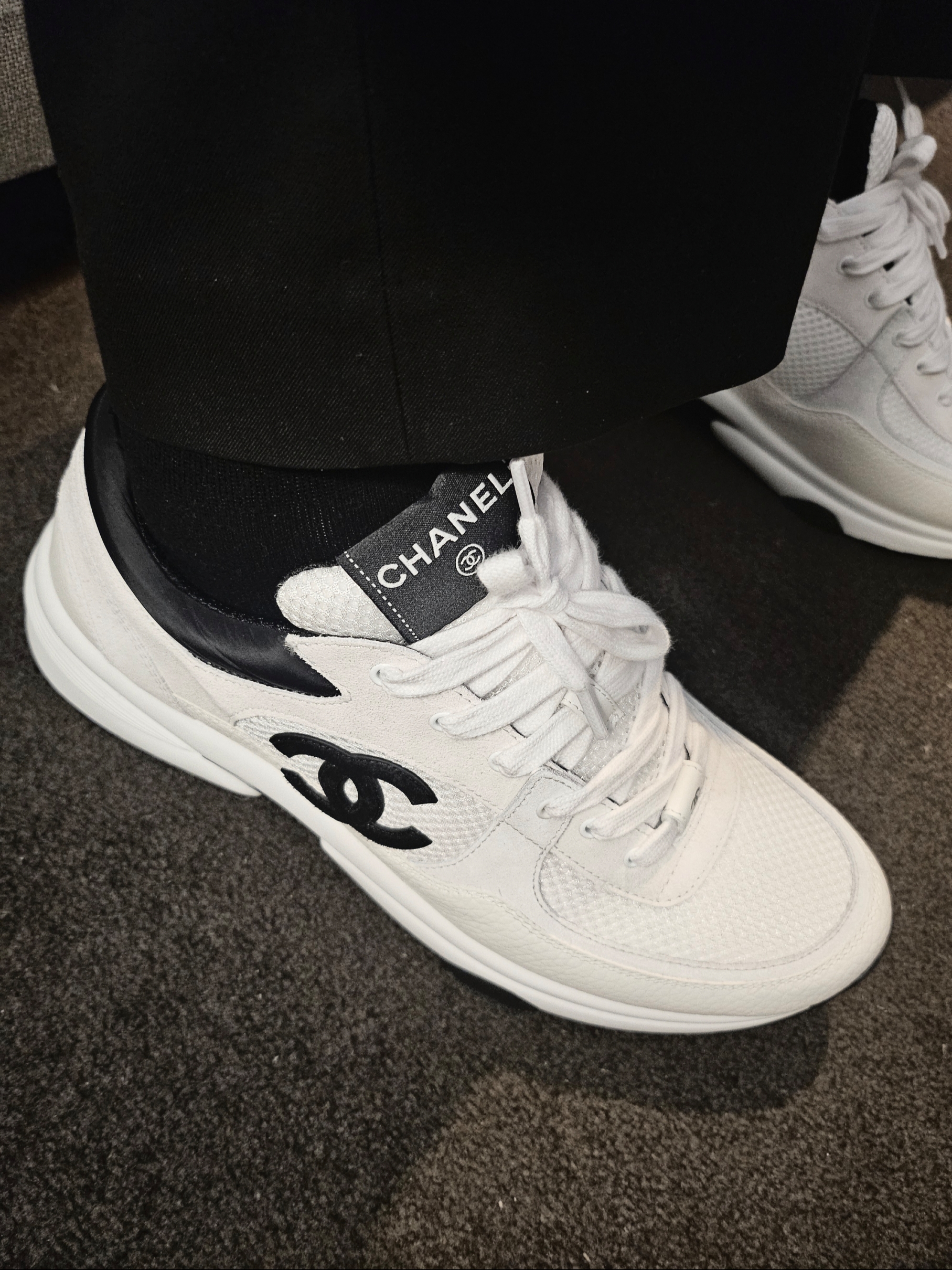 Chanel Sneakers Mesh Suede Calfskin Grained Calfskin & White Black 착용 스타일