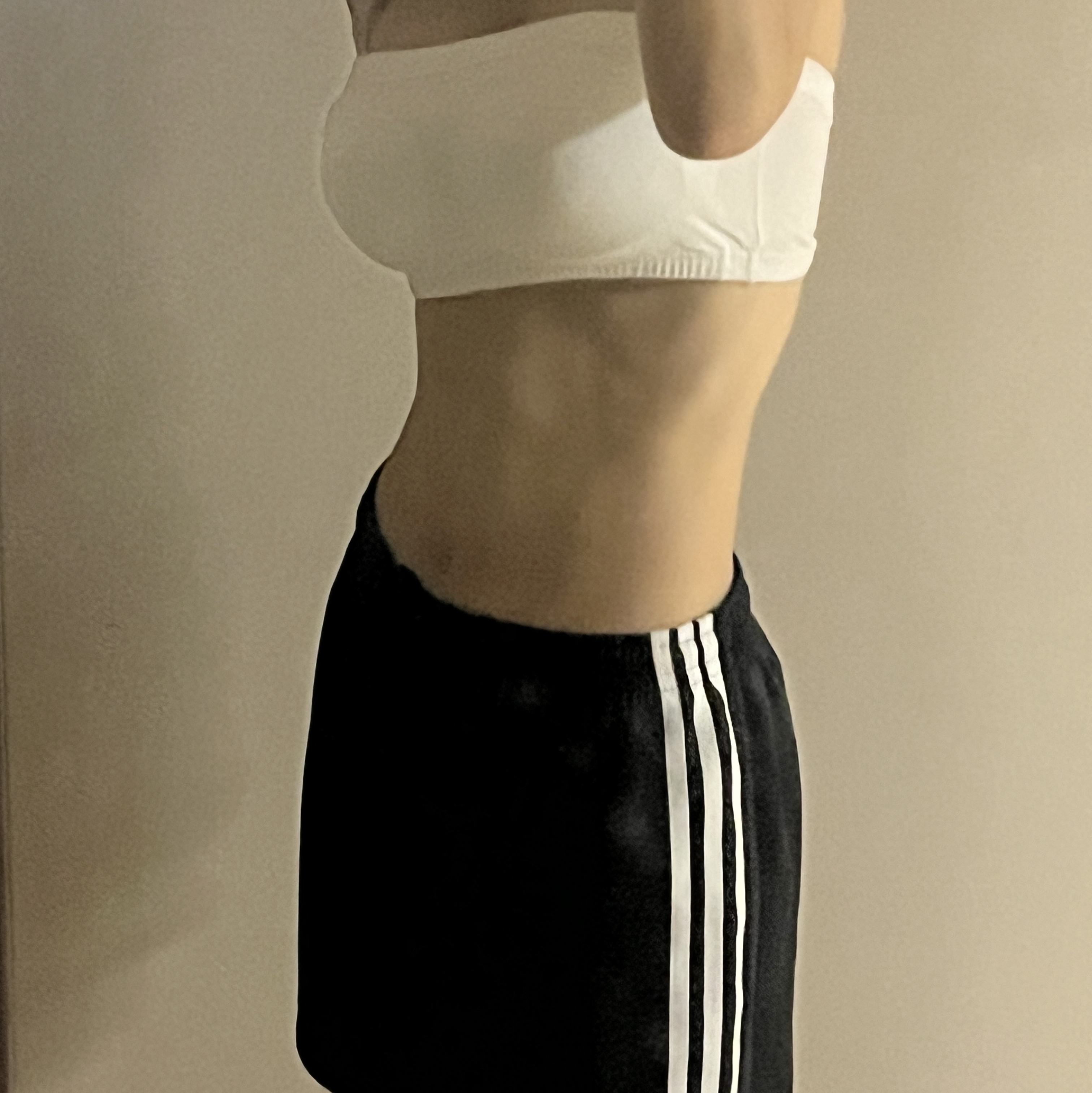 (W) Adidas Satin Sprint Shorts Black - KR Sizing 착용 스타일 - 3
