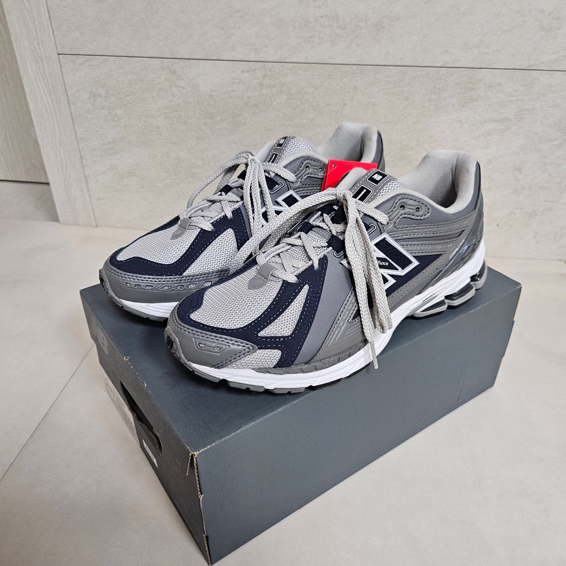 New Balance 1906R Grey 착용 스타일 - 2