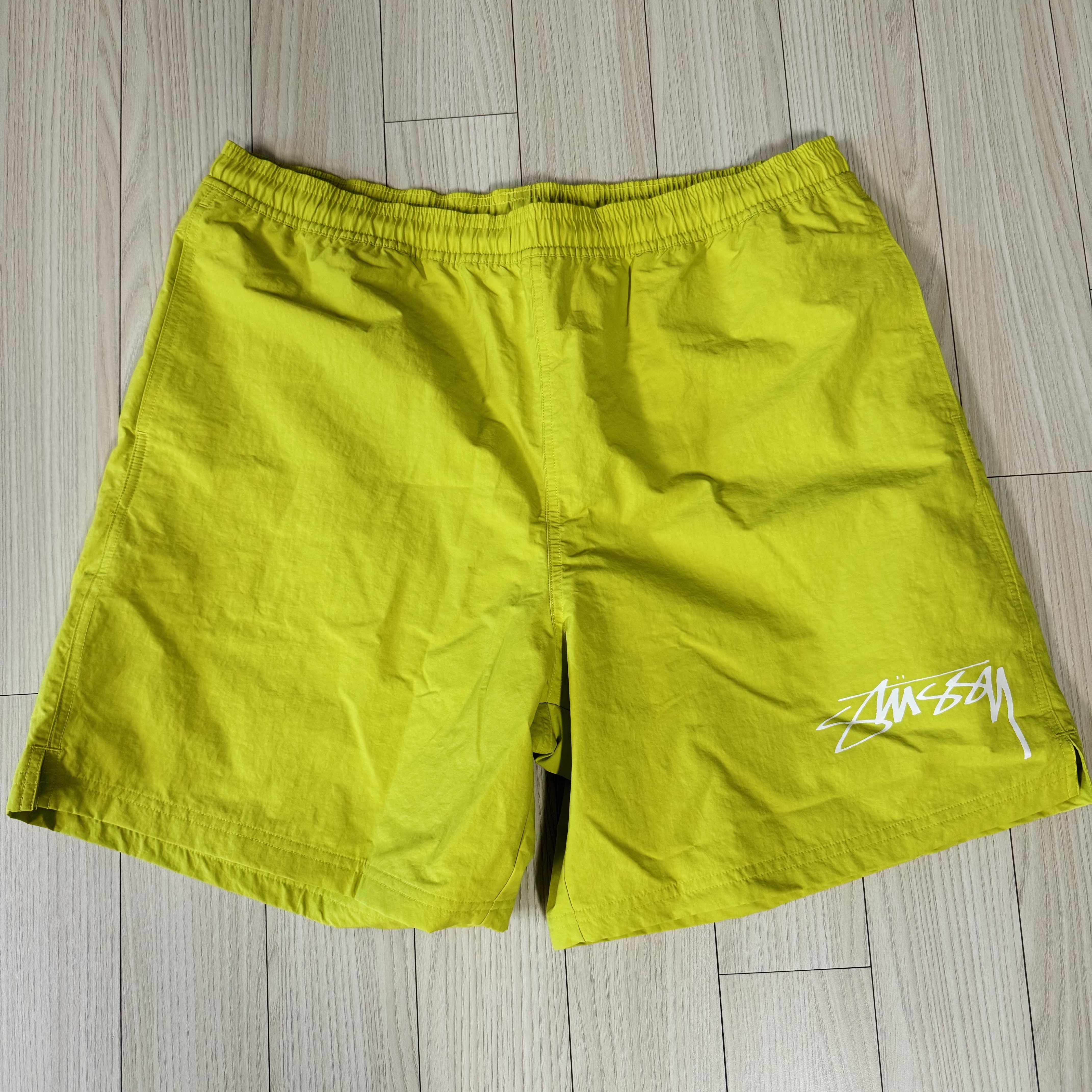 Nike x Stussy Shorts High Voltage (FJ9168-344) 착용 스타일 - 1