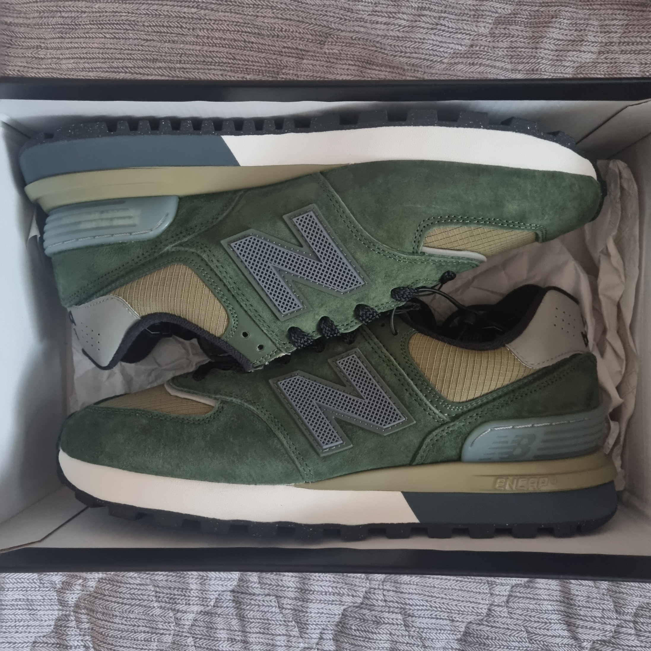 New Balance x Stone Island 574 Legacy Dark Green 착용 스타일 - 1