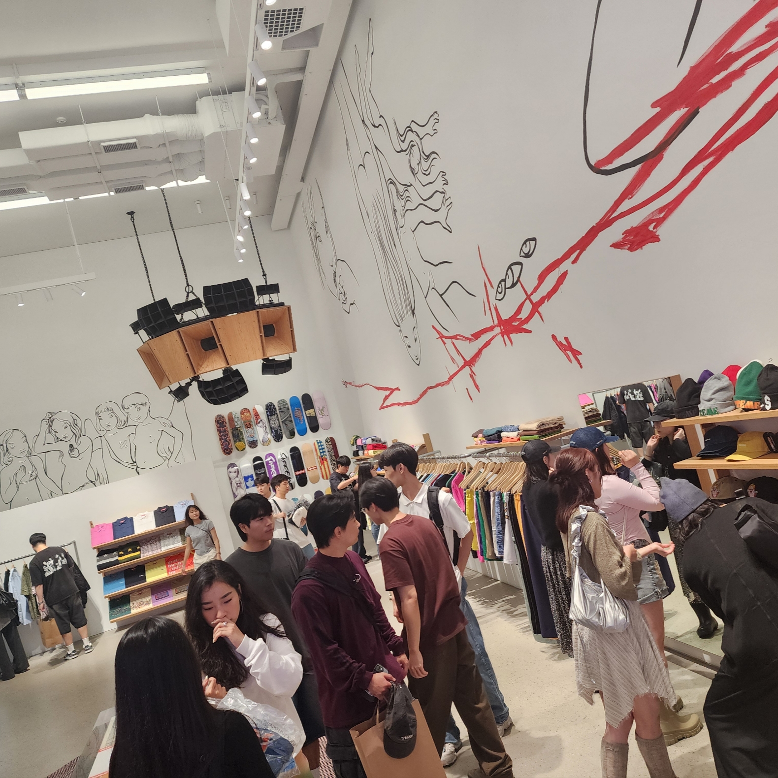 Supreme Satchidananda T-Shirt White - 24SS, Supreme x Coleman Folding Table Set Red - 24SS 착용 스타일 - 1