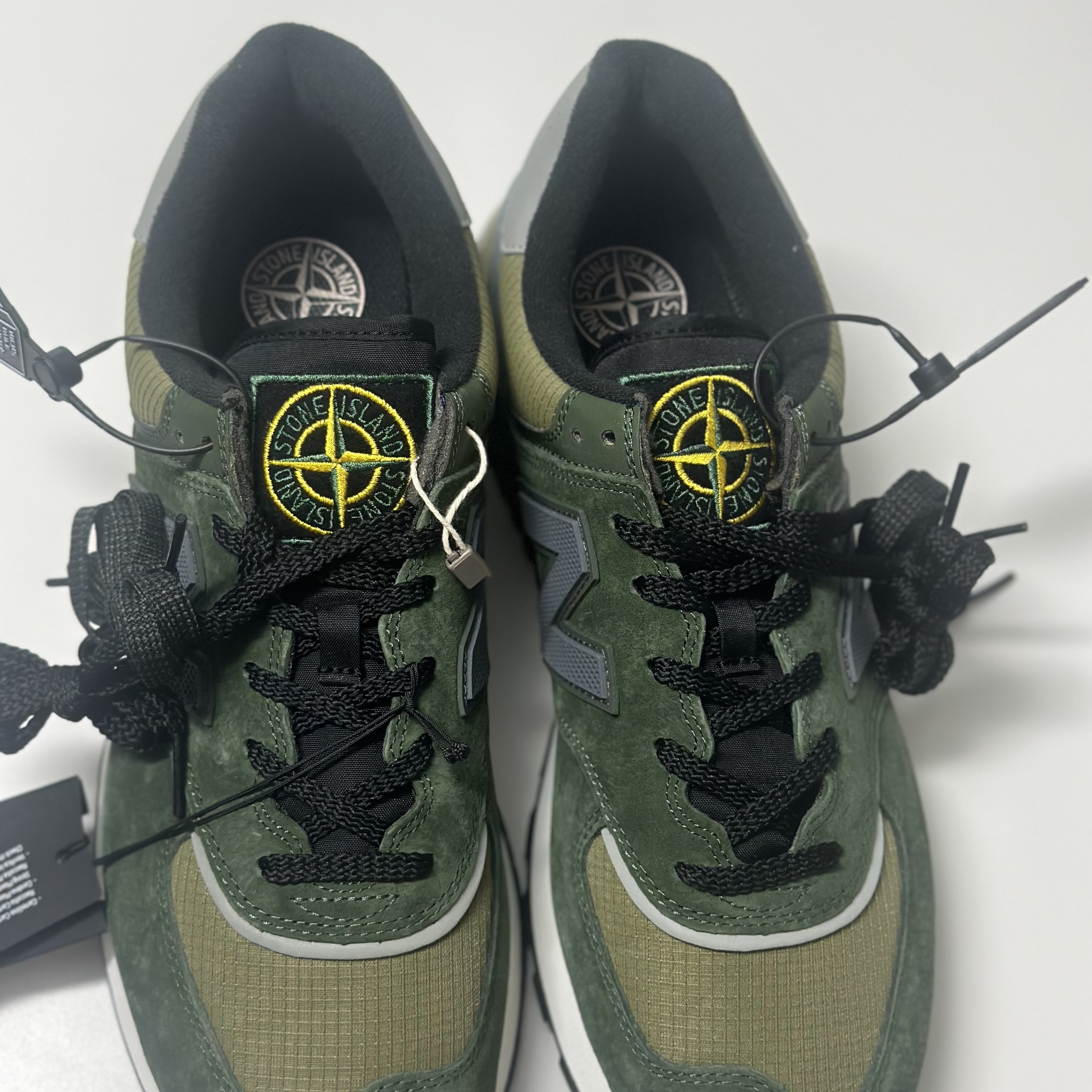 New Balance x Stone Island 574 Legacy Dark Green 착용 스타일