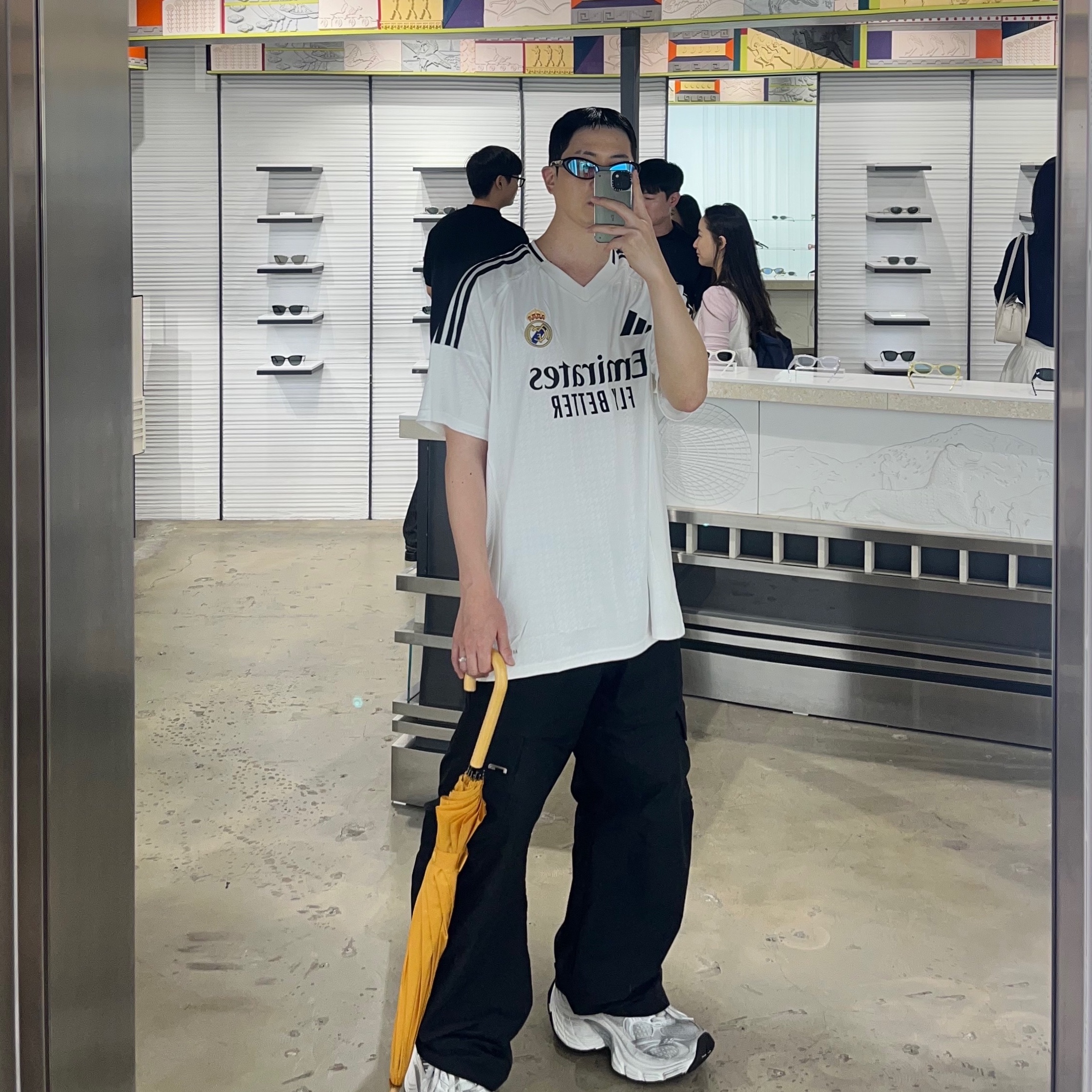 Adidas Real Madrid 2024/25 Home Jersey White - KR Sizing (Non Marking Ver.), Balenciaga 10XL Sneakers White Grey Silver Black 착용 스타일