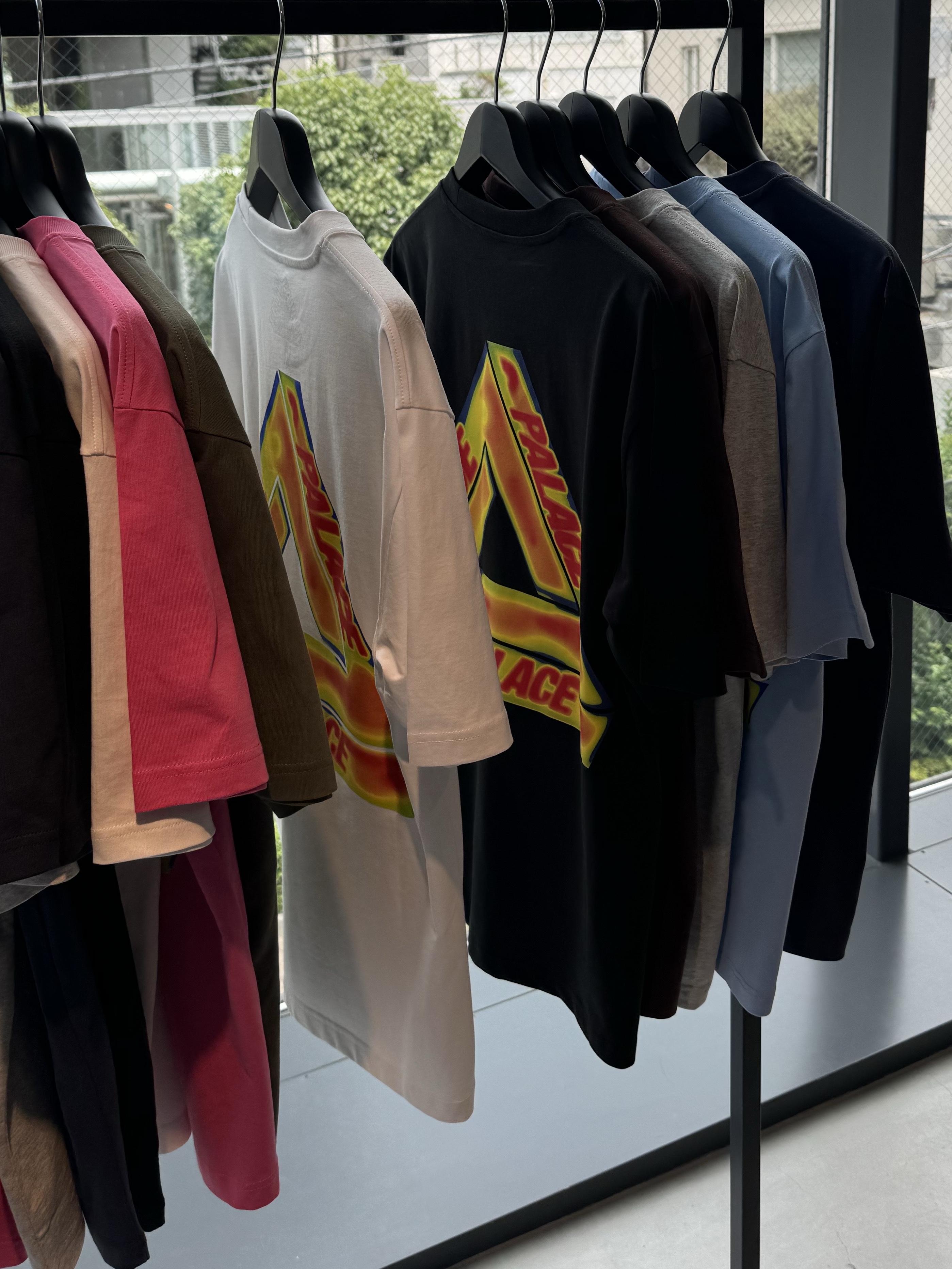 Palace Heat Sensi T-Shirt Black - 24SS, Palace Heat Sensi T-Shirt White - 24SS 착용 스타일