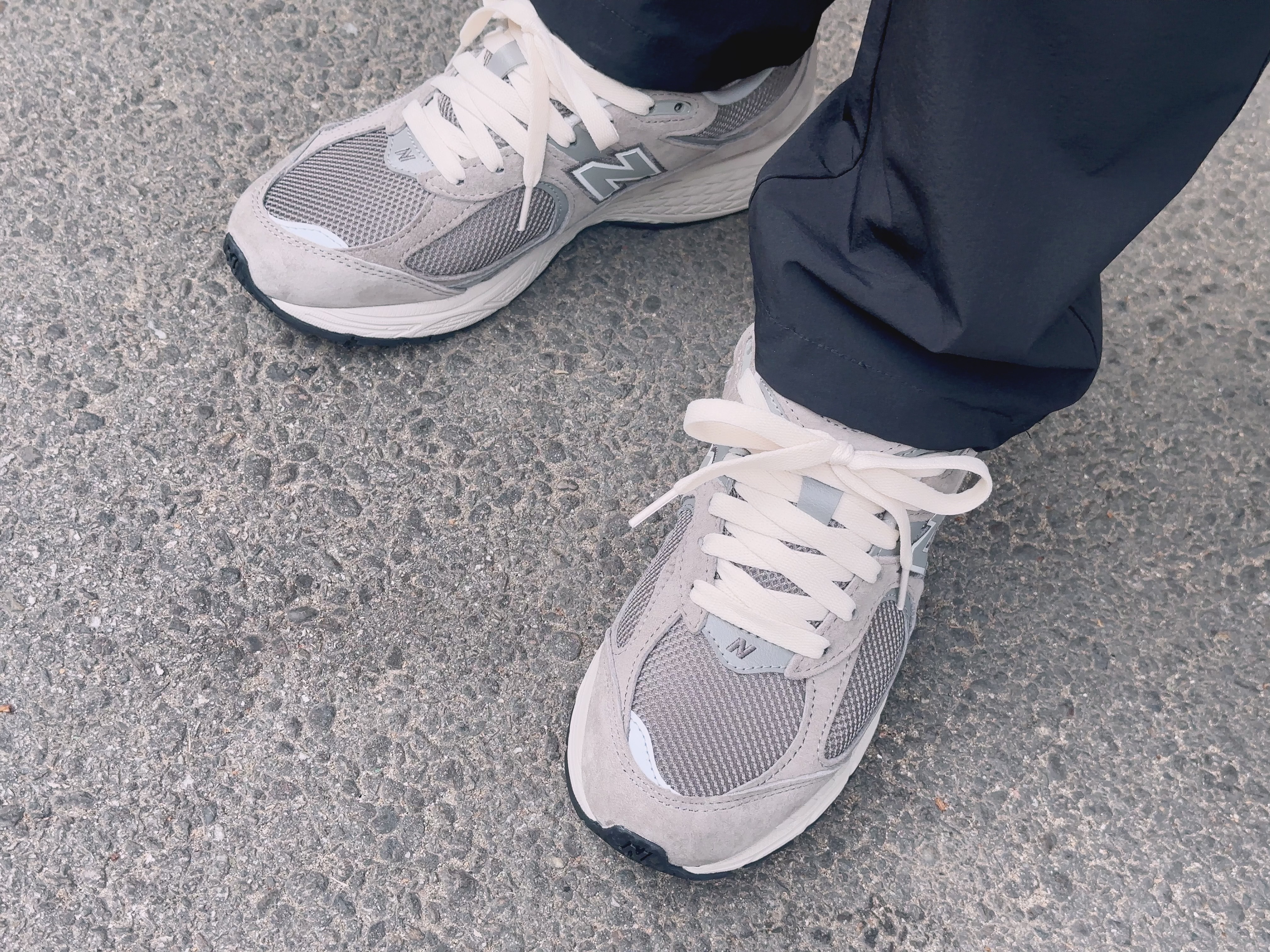 New Balance 2002R Grey 착용 스타일 - 3