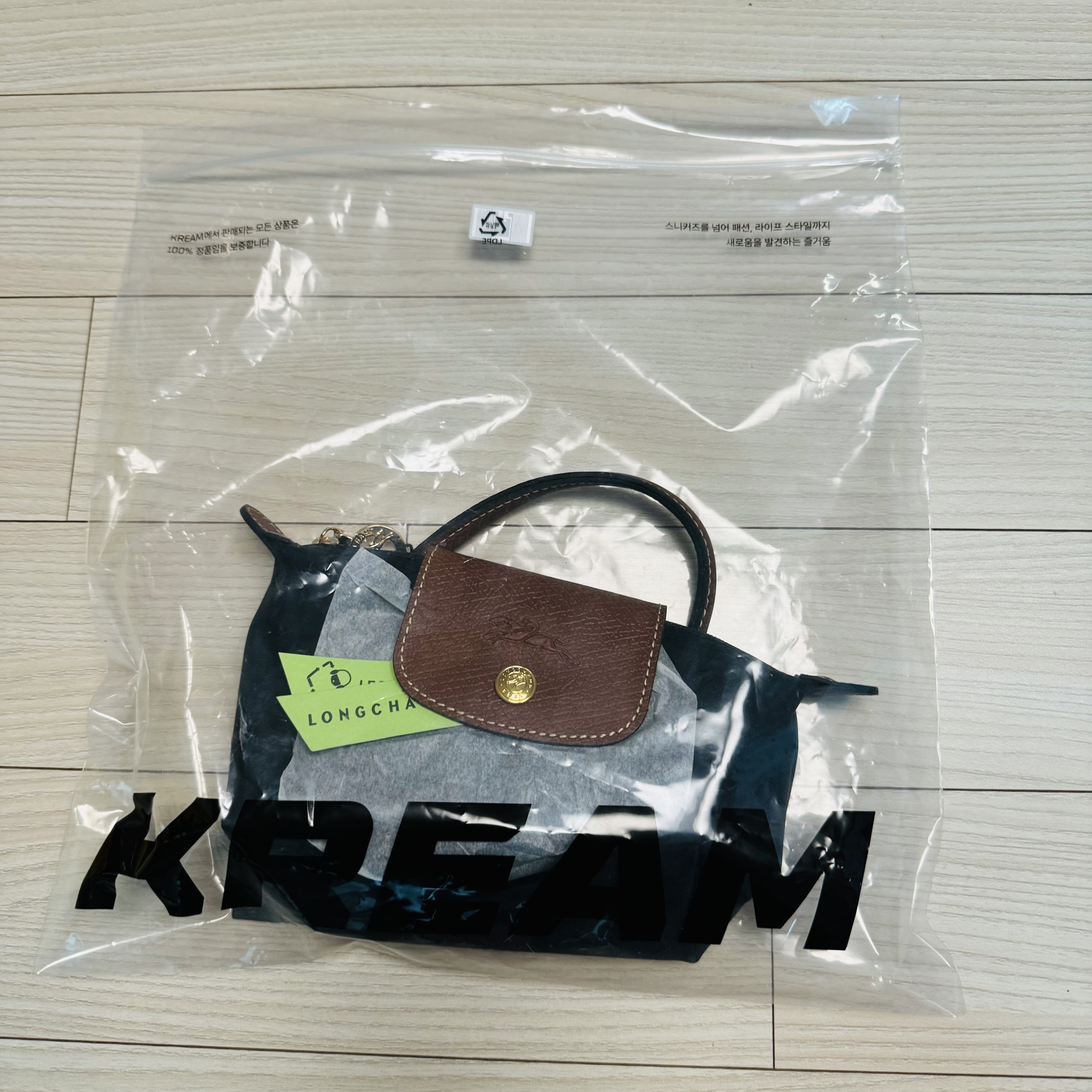Longchamp Le Pliage Original Handle Pouch Black 착용 스타일 - 2