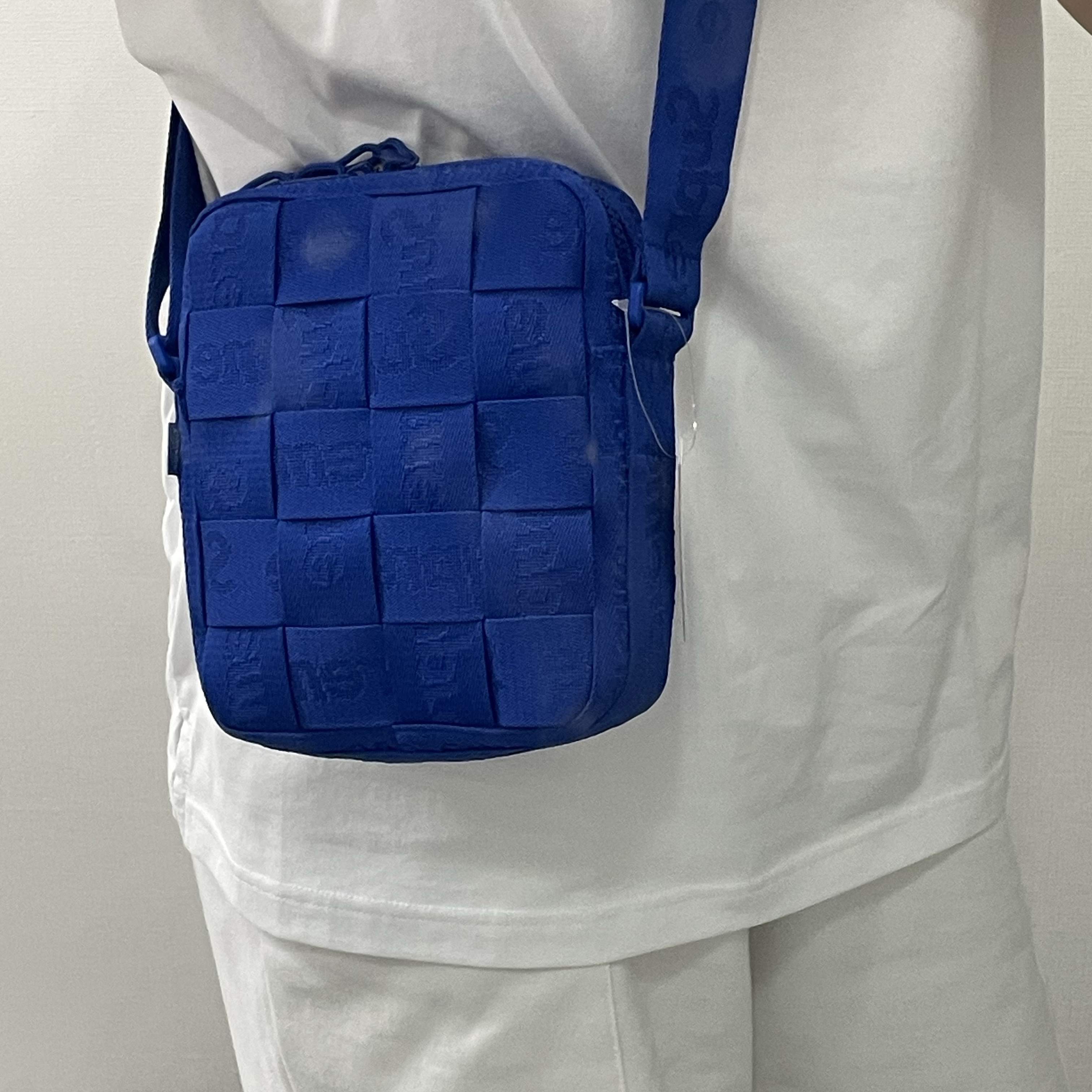 Supreme Woven Shoulder Bag Royal - 24SS 착용 스타일 - 1