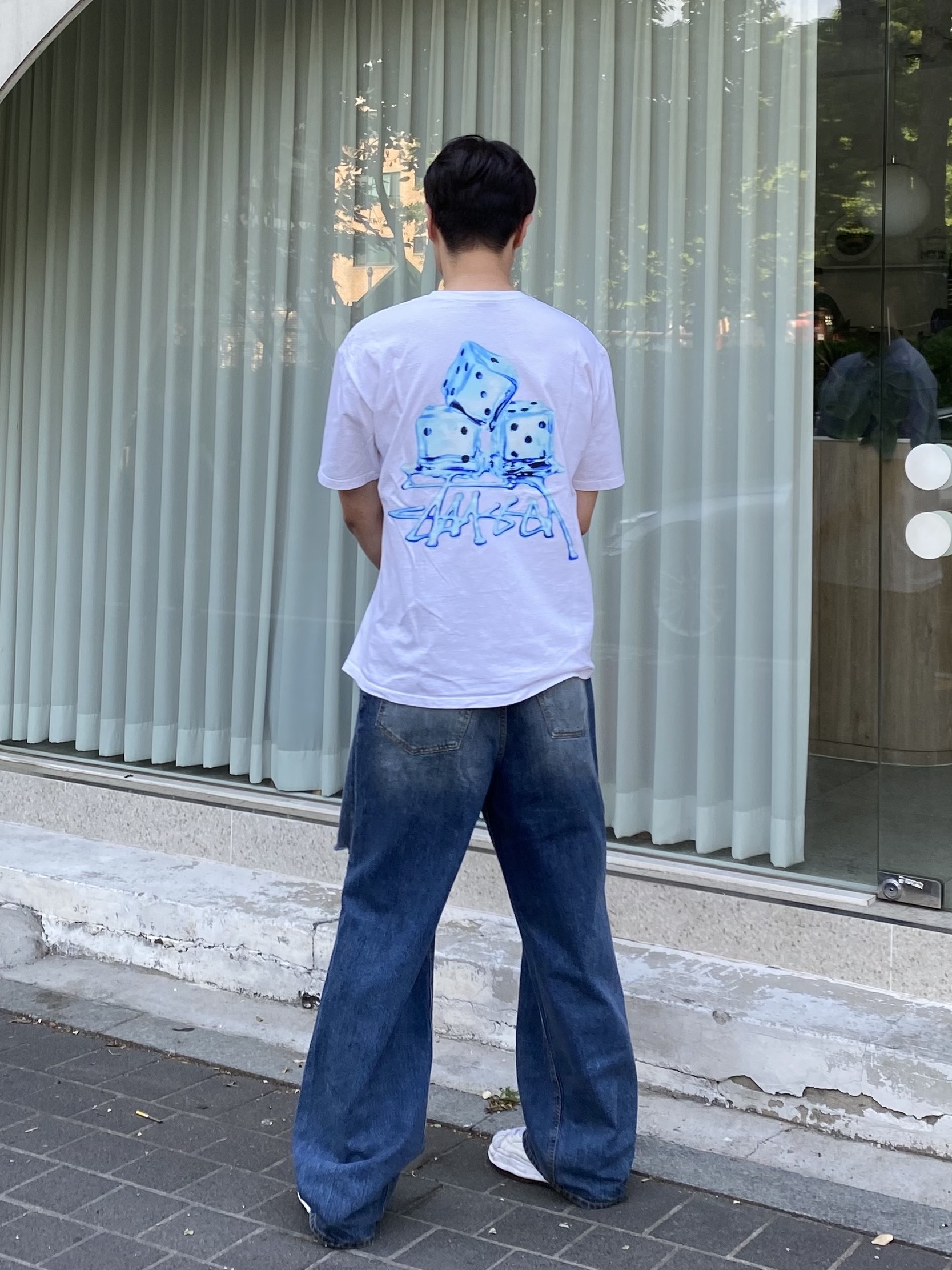 Stussy Melted T-Shirt White, Maison Mihara Yasuhiro Blakey OG Sole Canvas Low-top Sneakers White 착용 스타일 - 2