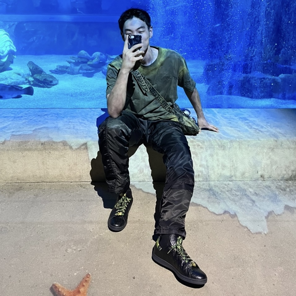 Adidas x BAPE Stan Smith Core Black Gold Metallic 착용 스타일