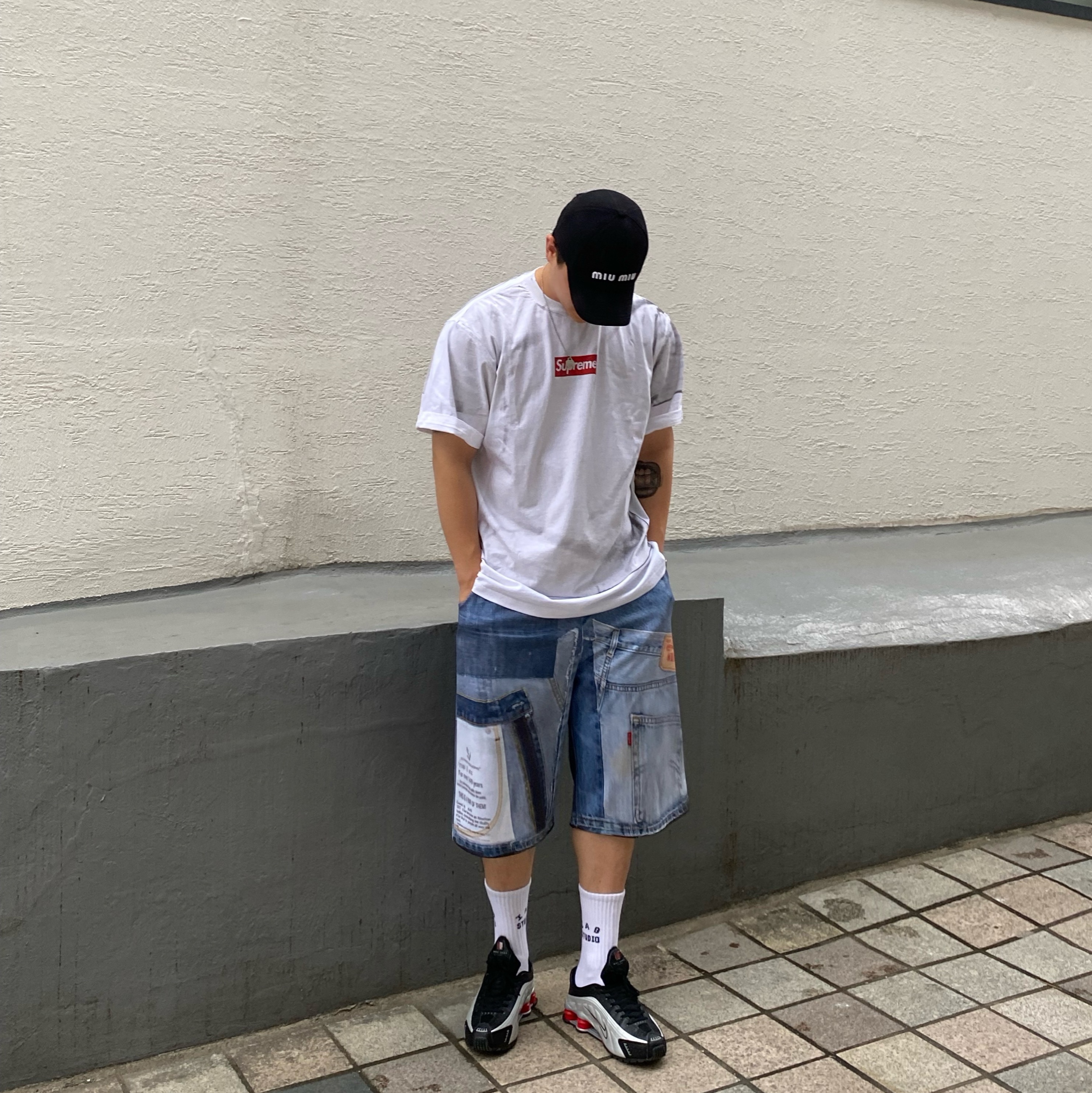 Supreme x MM6 Maison Margiela Box Logo T-Shirt White - 24SS, (W) Miu Miu Drill Baseball Cap Black 착용 스타일 - 2