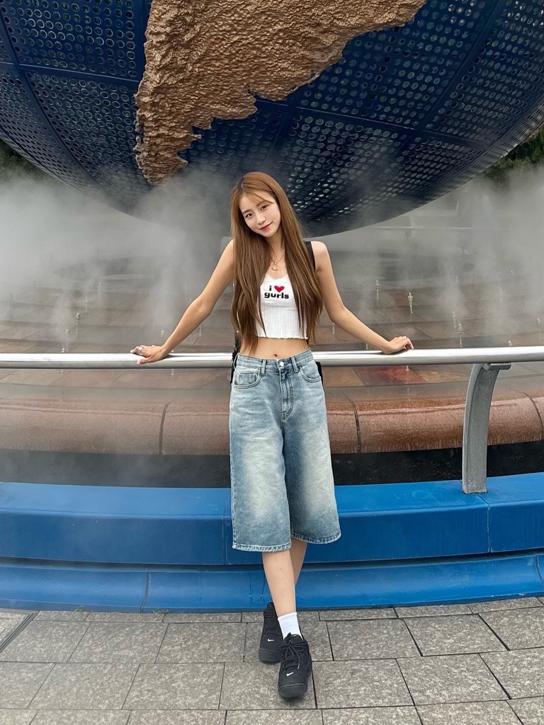 나이키 x 슈프림 SB 다윈 로우 블랙, 비비안 웨스트우드 미니 바스 릴리프 펜던트 핑크 골드 착용 스타일 - 1