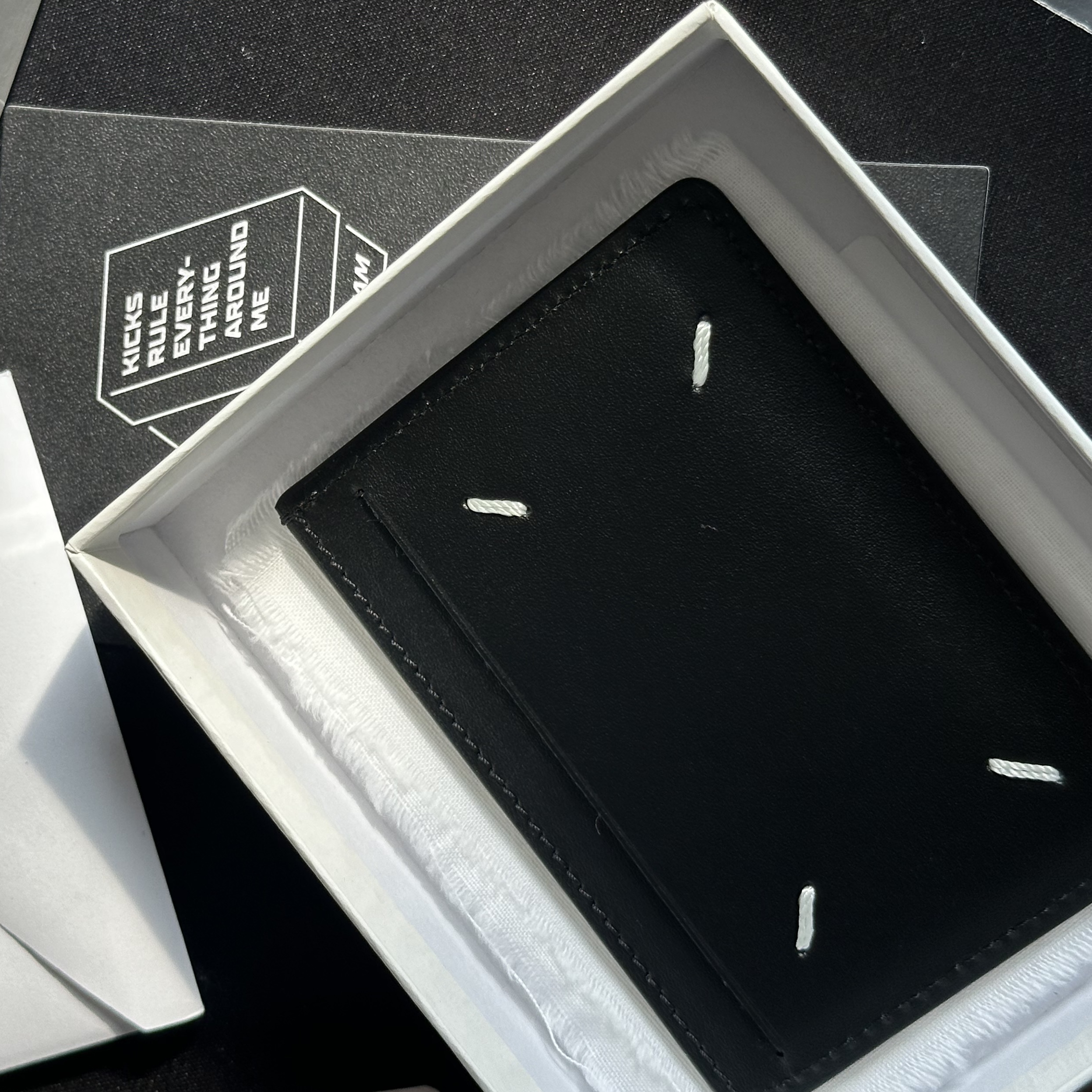 Maison Margiela Four Stitch Card Holder Black 착용 스타일