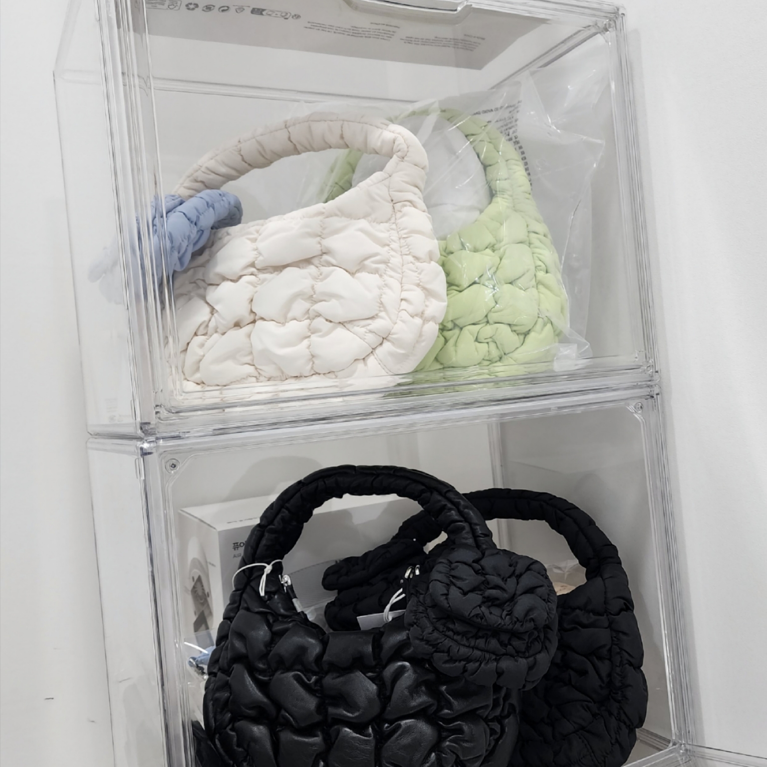 COS Quilted Micro Bag Black, COS Quilted Micro Bag Leather Black 착용 스타일