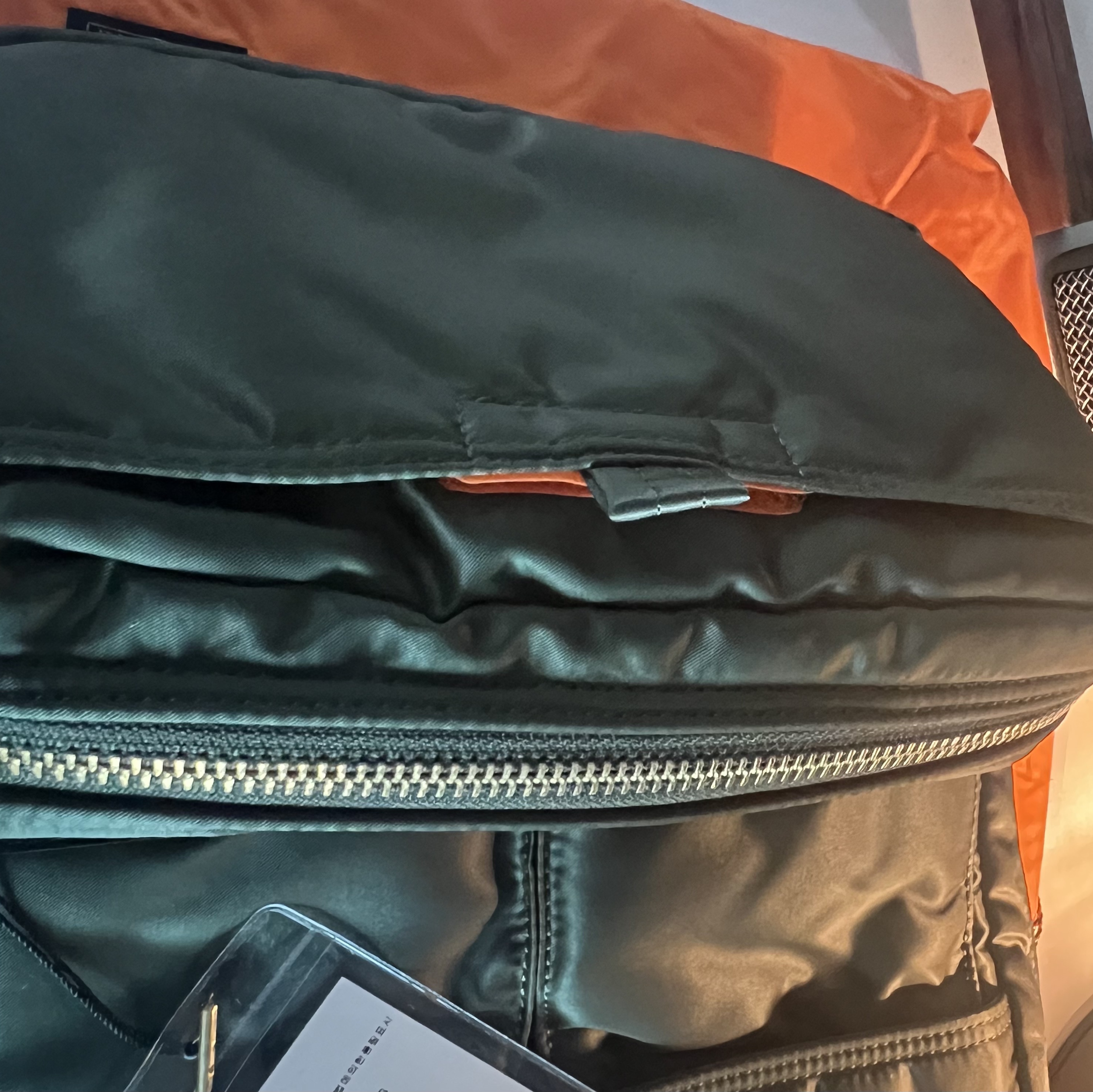 Porter All New Tanker Sling Bag Sage Green 착용 스타일 - 2