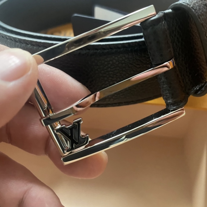 Louis Vuitton Saint Germain 35mm Belt Black 착용 스타일 - 1