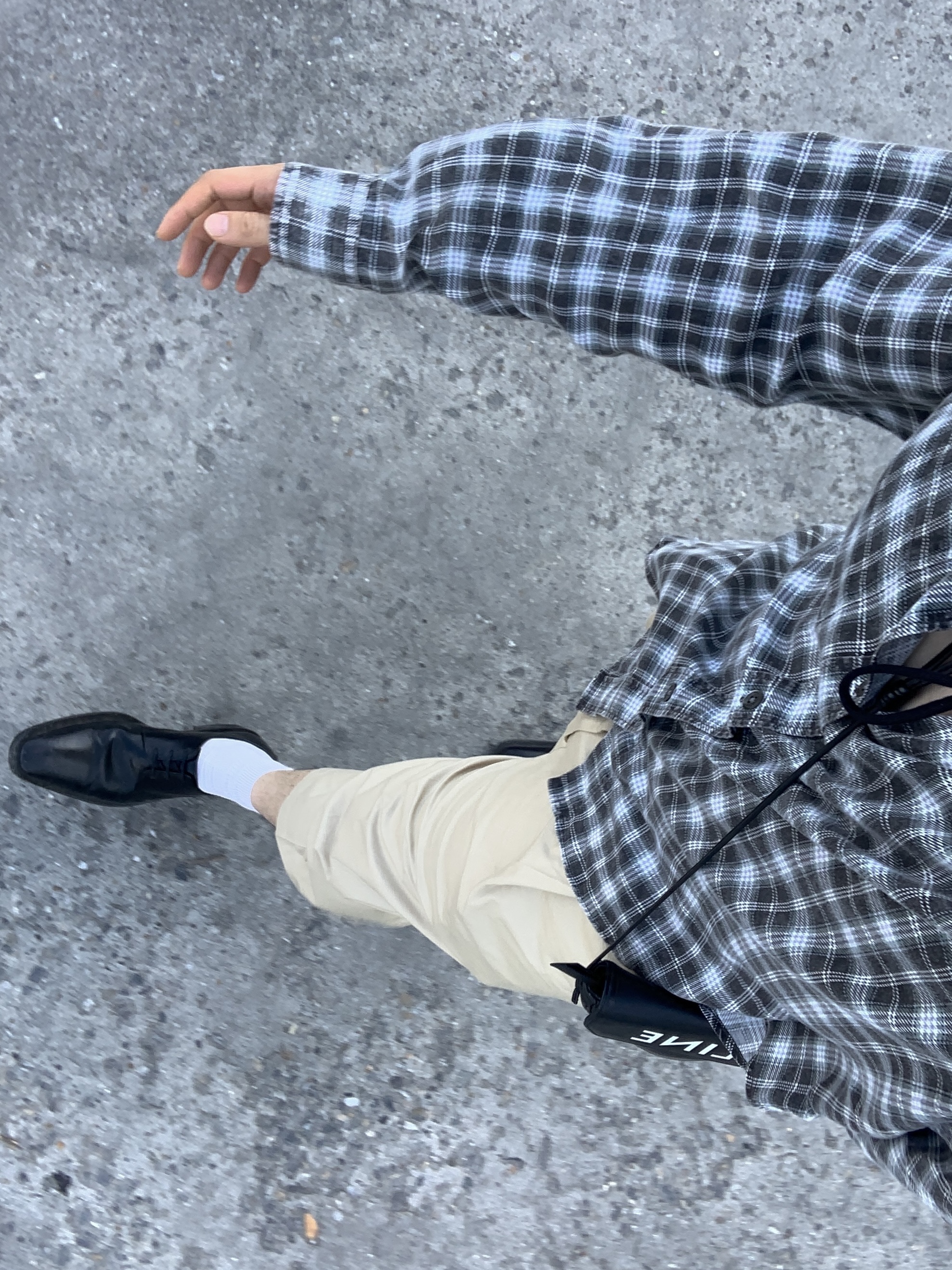Stussy Printed Plaid Matthew Shirt Blue, Jacquemus Le Bob Artichaut Bucket Hat Black 착용 스타일 - 6