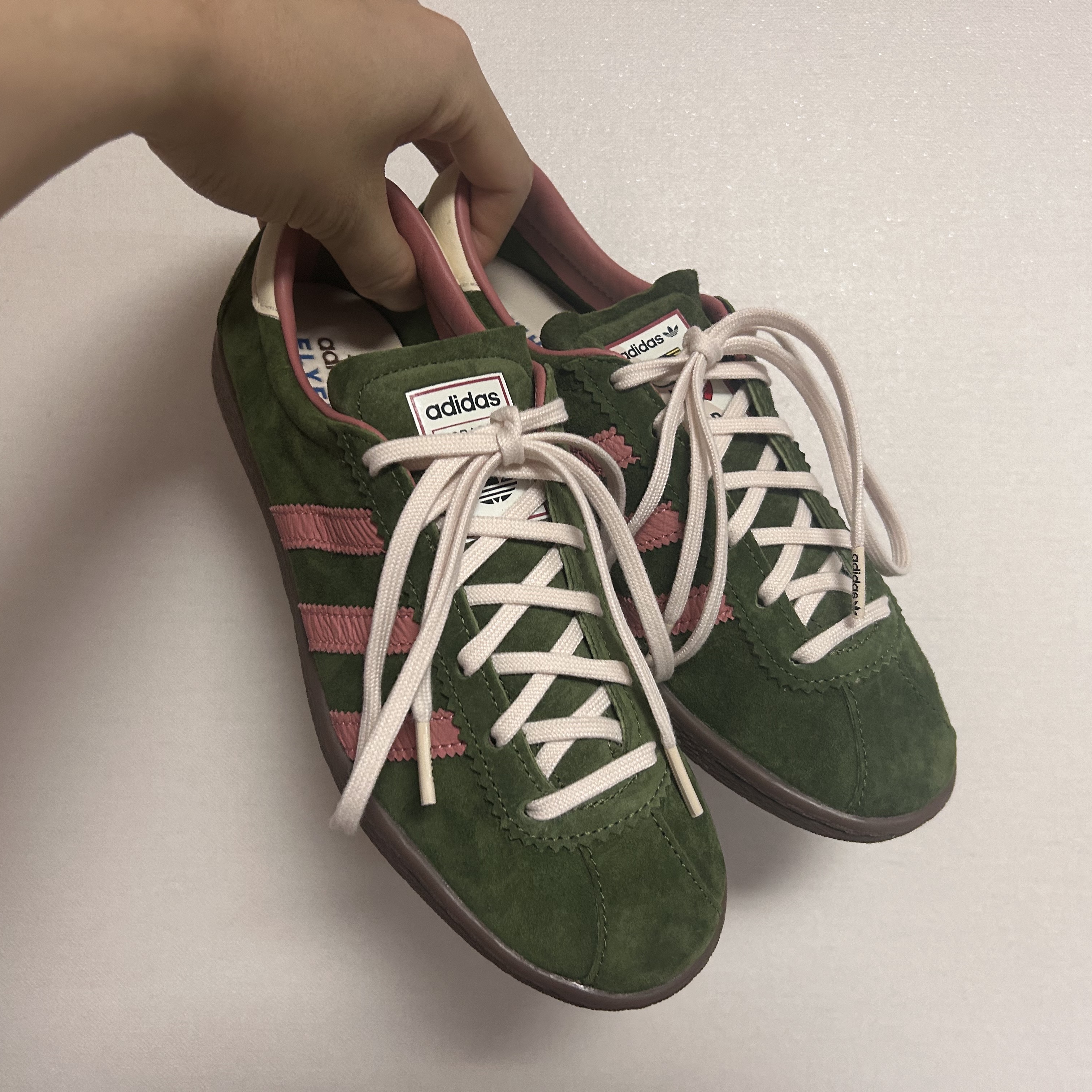 Adidas x END. Tobacco Flyfishing Wild Pine Gum 착용 스타일 - 4