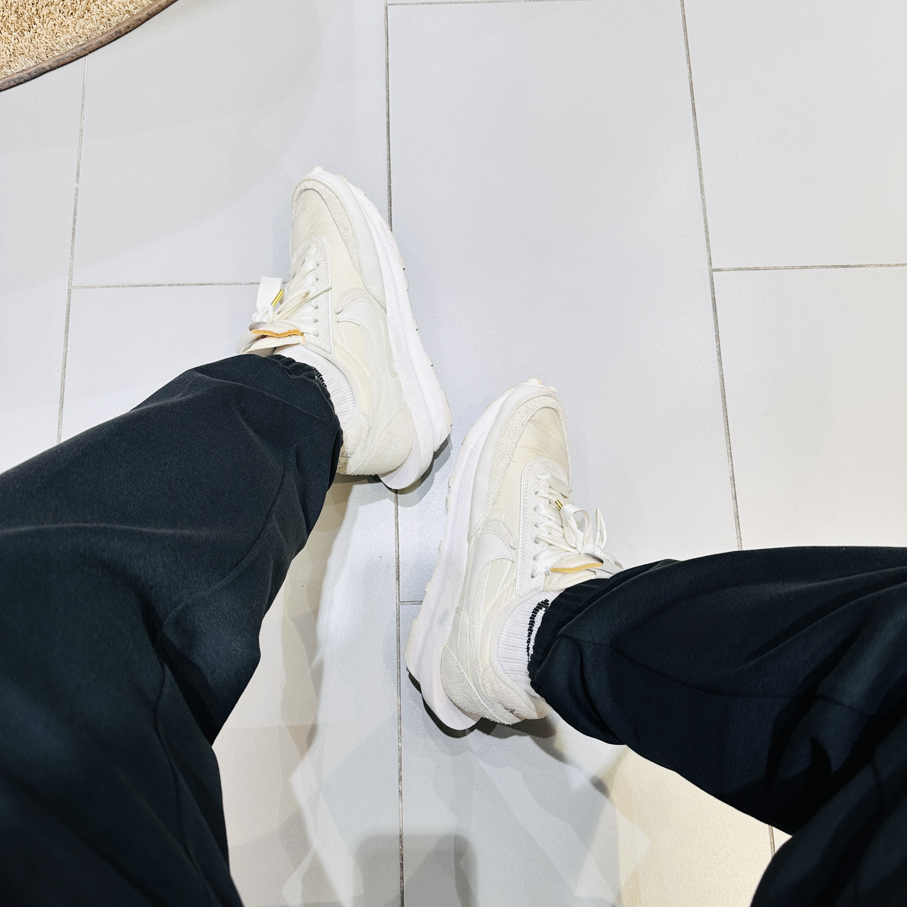 Nike x Sacai LDWaffle White Nylon 착용 스타일 - 3