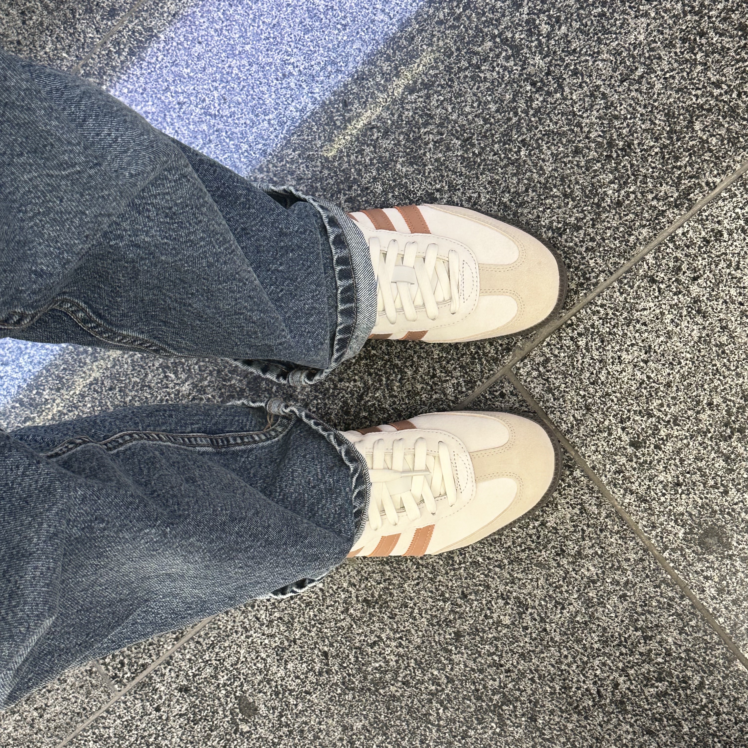Adidas Samba OG Crystal White Clay Strata 착용 스타일